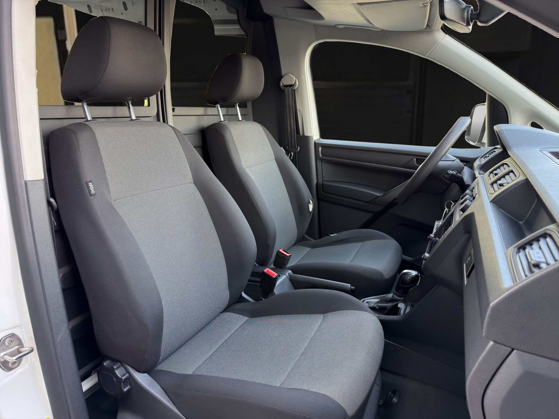 VW Caddy Maxi 2.0TDI BlueMotion Technology DSG-image-9