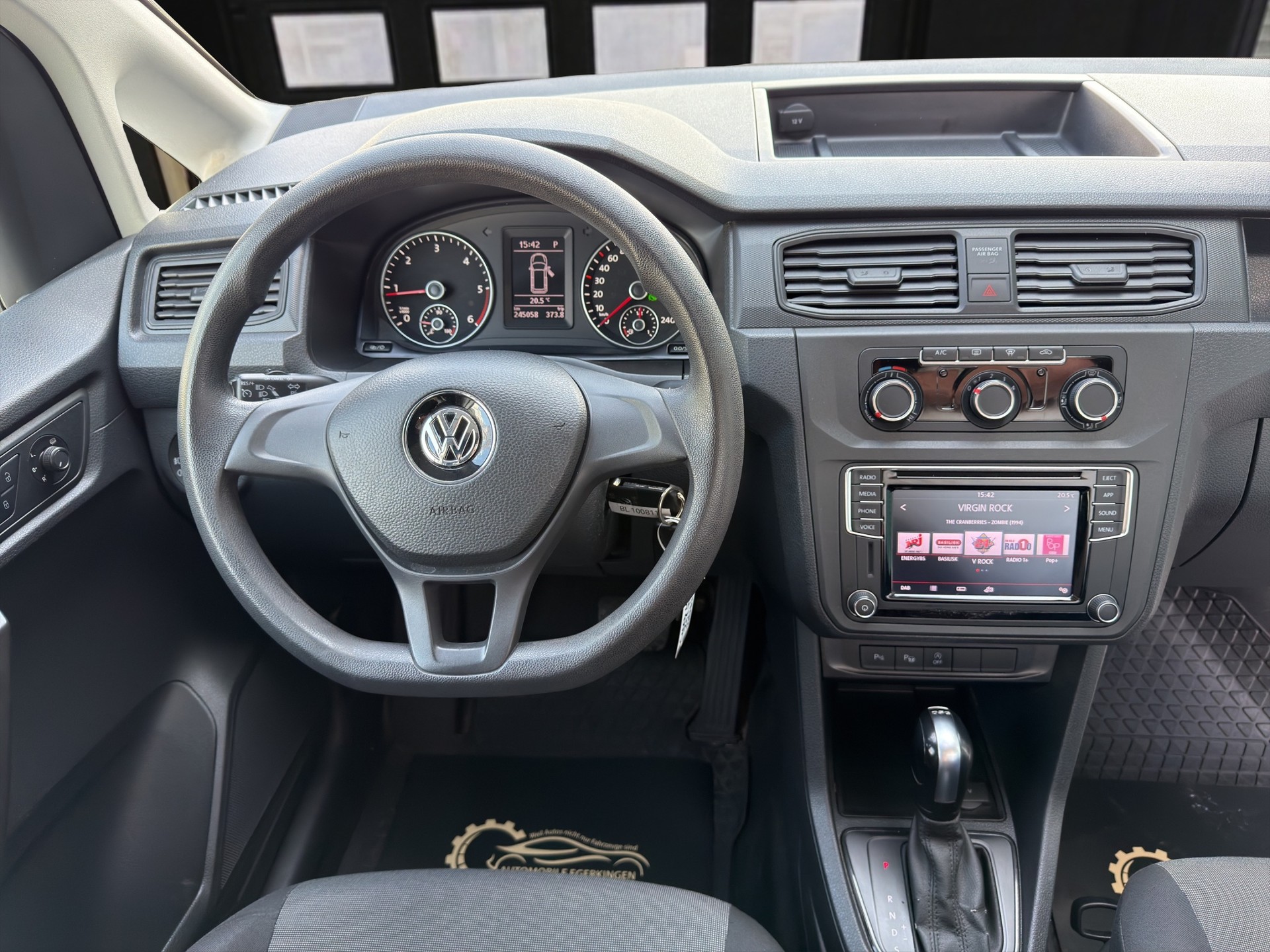 VW Caddy Maxi 2.0TDI BlueMotion Technology DSG-image-11