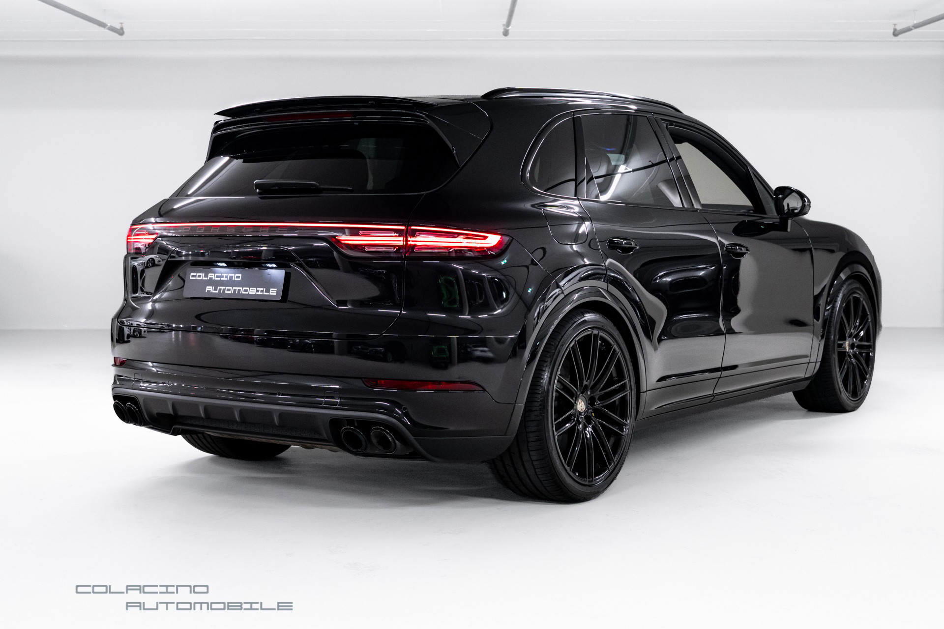 PORSCHE Cayenne Turbo-image-1