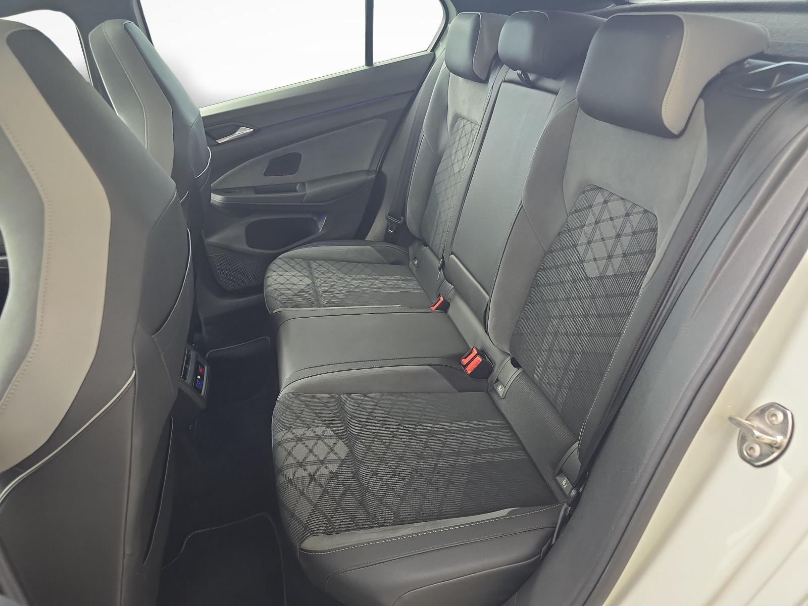VW Golf VIII 1.5 eTSI R-Line DSG-image-10
