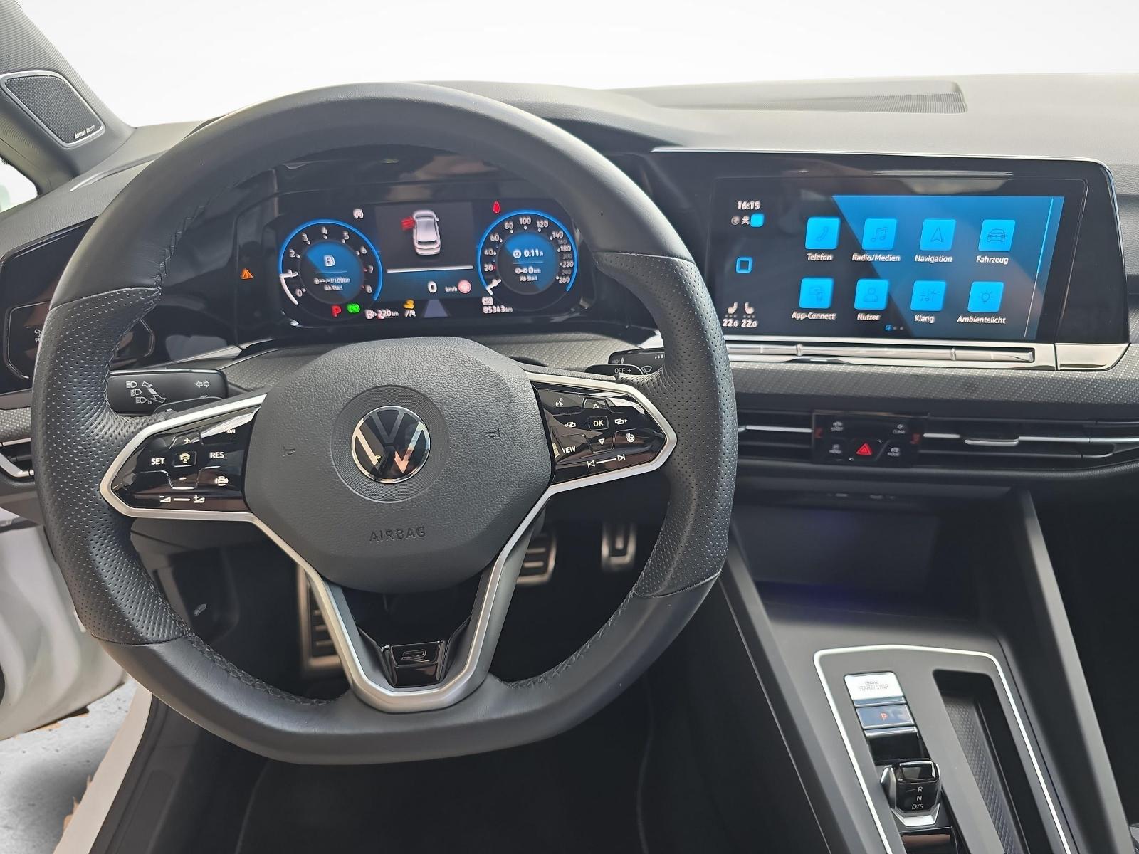 VW Golf VIII 1.5 eTSI R-Line DSG-image-12