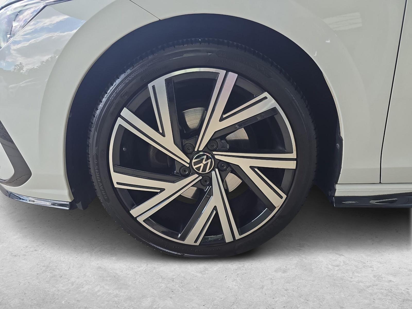 VW Golf VIII 1.5 eTSI R-Line DSG-image-17