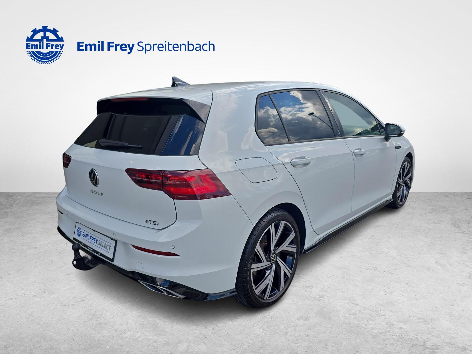 VW Golf VIII 1.5 eTSI R-Line DSG-image-4