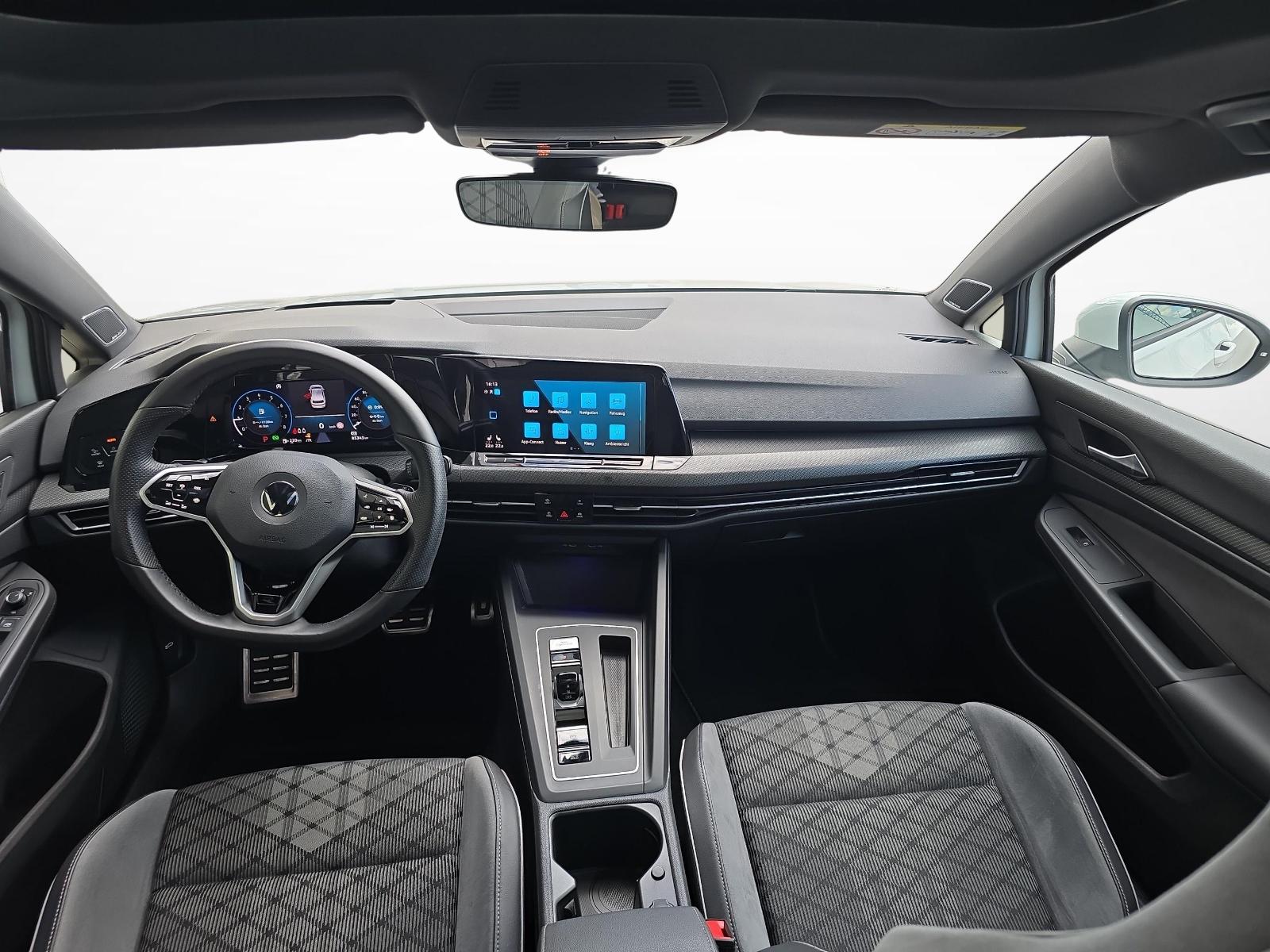 VW Golf VIII 1.5 eTSI R-Line DSG-image-8