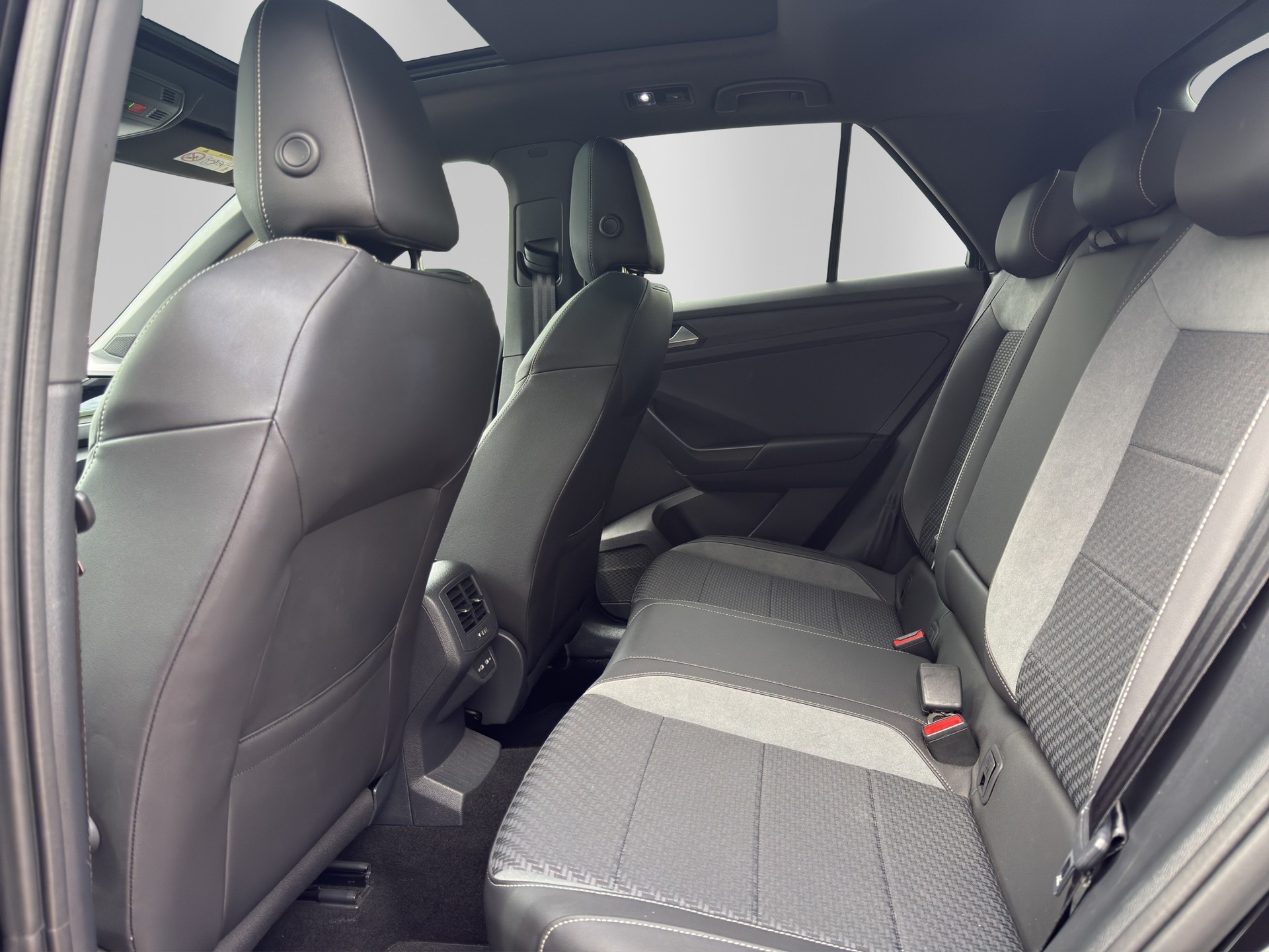 VW T-Roc 2.0 TSI R DSG 4Motion-image-14