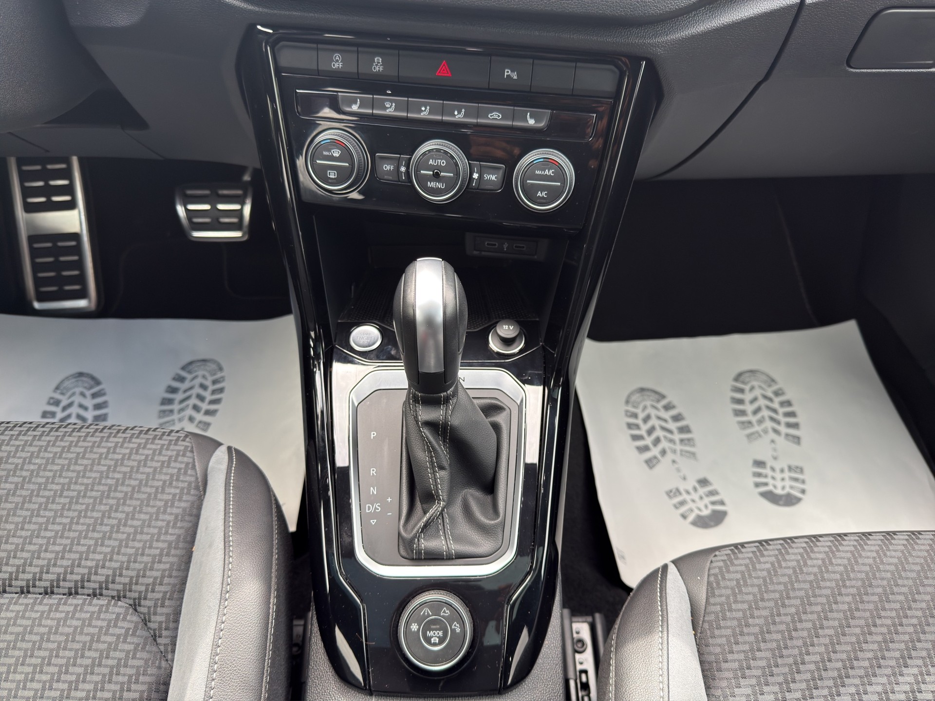 VW T-Roc 2.0 TSI R DSG 4Motion-image-11