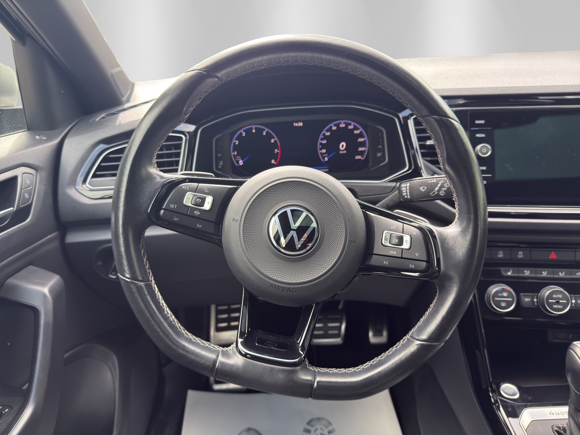 VW T-Roc 2.0 TSI R DSG 4Motion-image-10