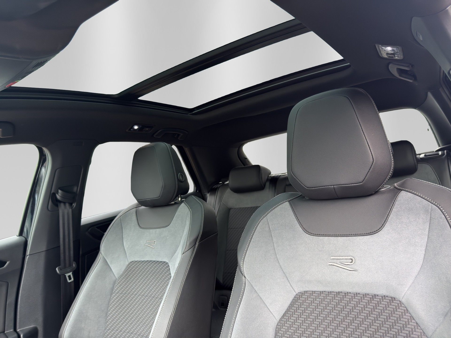 VW T-Roc 2.0 TSI R DSG 4Motion-image-8