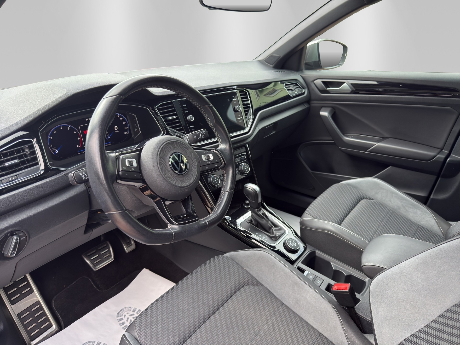 VW T-Roc 2.0 TSI R DSG 4Motion-image-7
