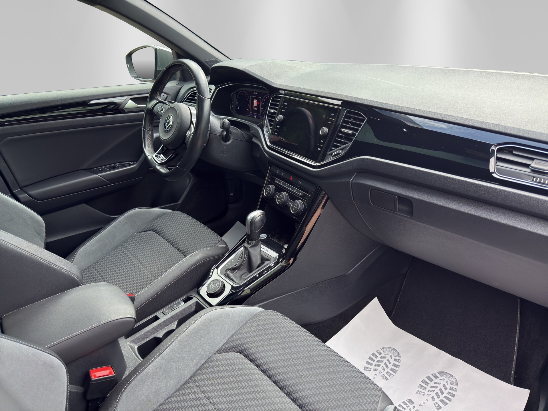 VW T-Roc 2.0 TSI R DSG 4Motion-image-13
