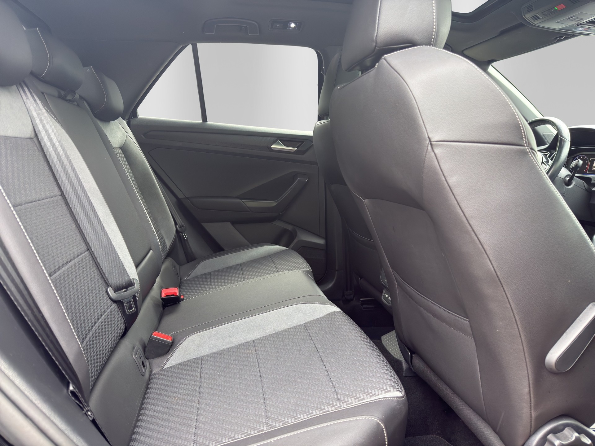 VW T-Roc 2.0 TSI R DSG 4Motion-image-15