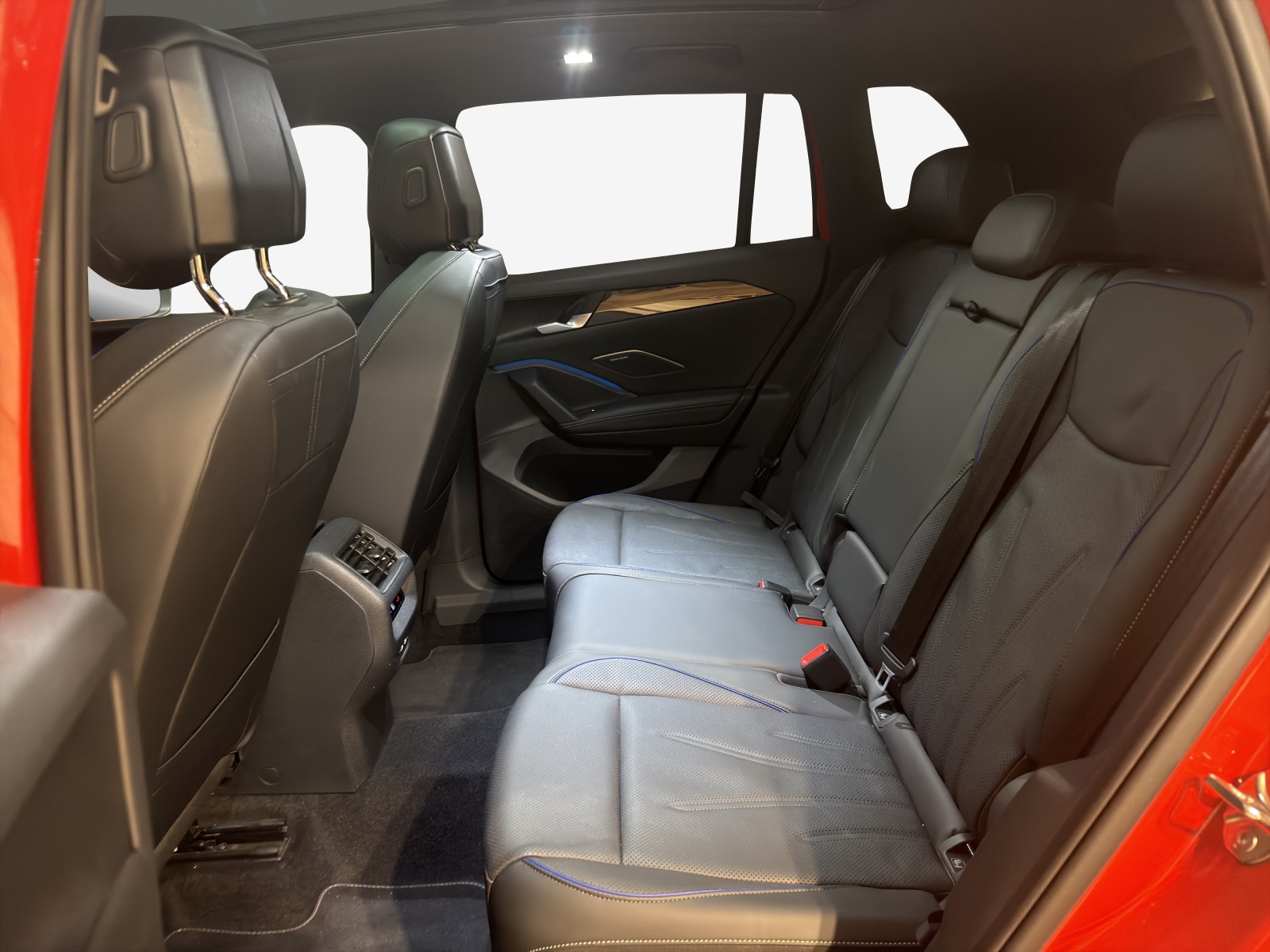 VW Tiguan 2.0 TDI SCR R-Line 4Motion DSG-image-11