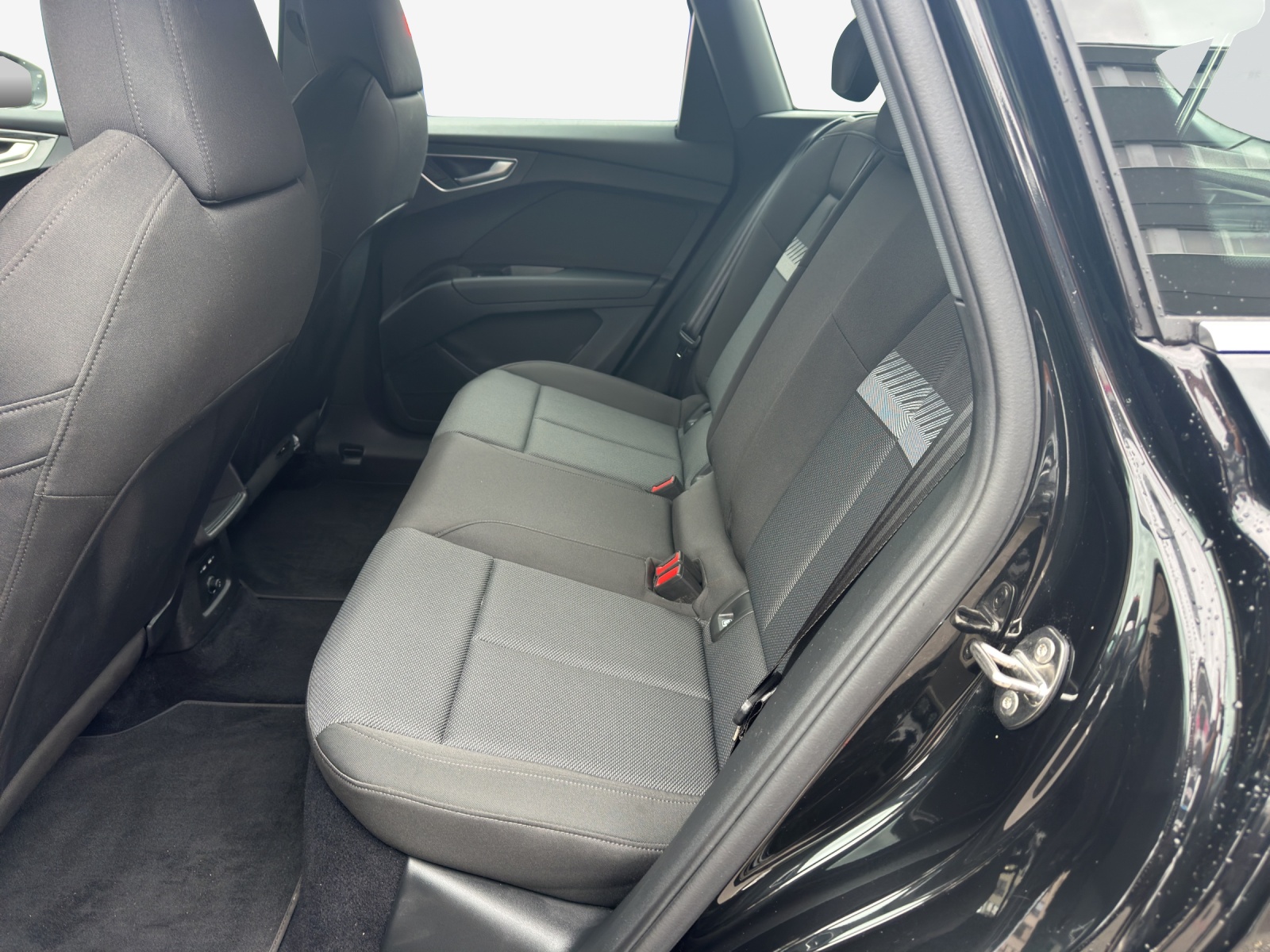 AUDI Q4 e-tron 40-image-11