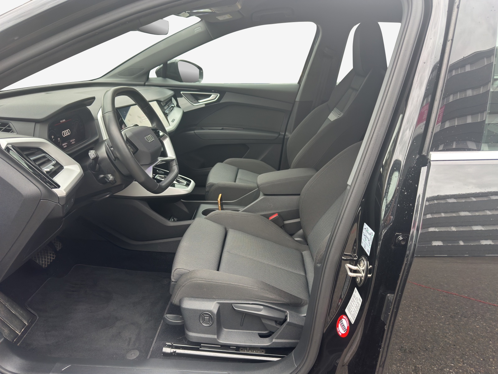 AUDI Q4 e-tron 40-image-8