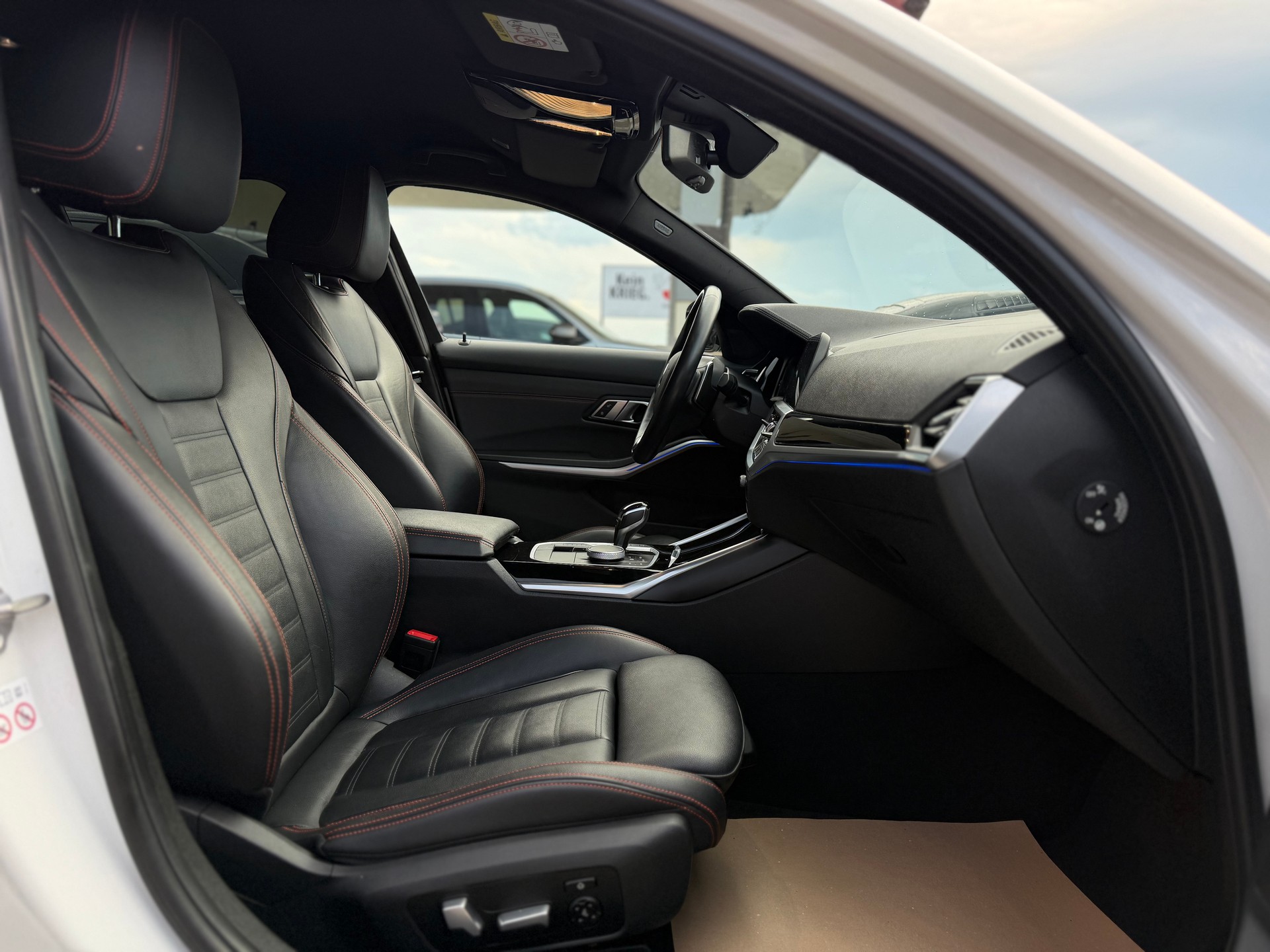 BMW 320d xDrive Touring Sport Line Steptronic-image-12