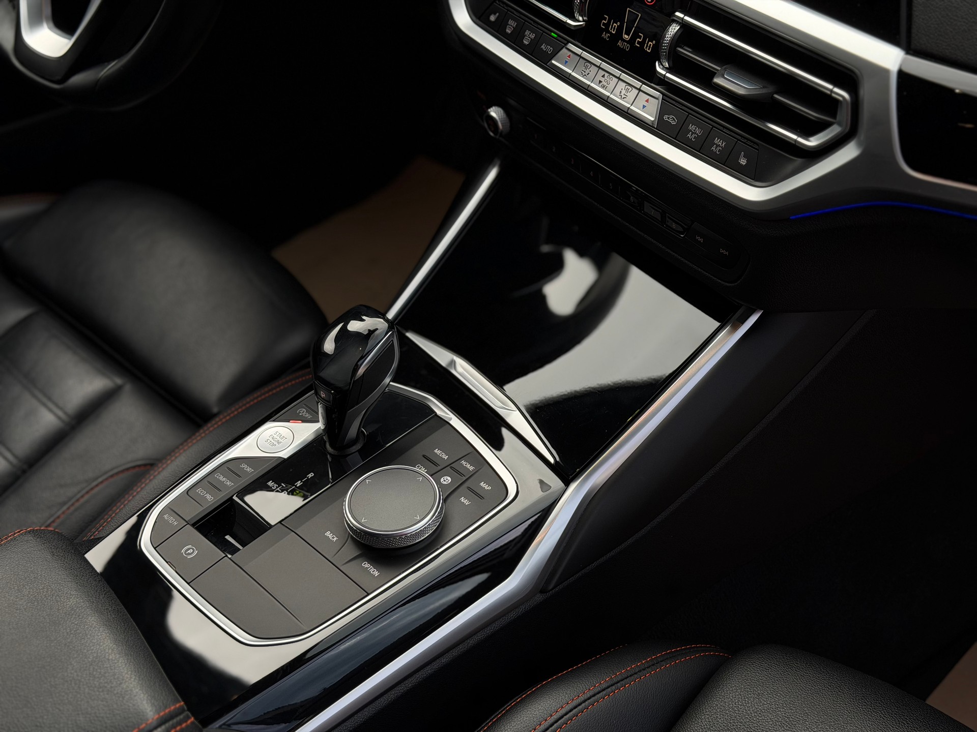 BMW 320d xDrive Touring Sport Line Steptronic-image-16