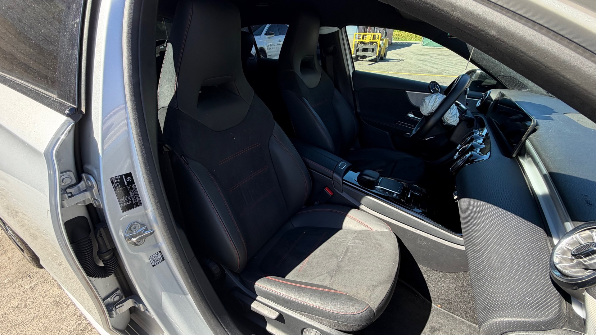 MERCEDES-BENZ A 180 AMG Line 7G-DCT-image-12