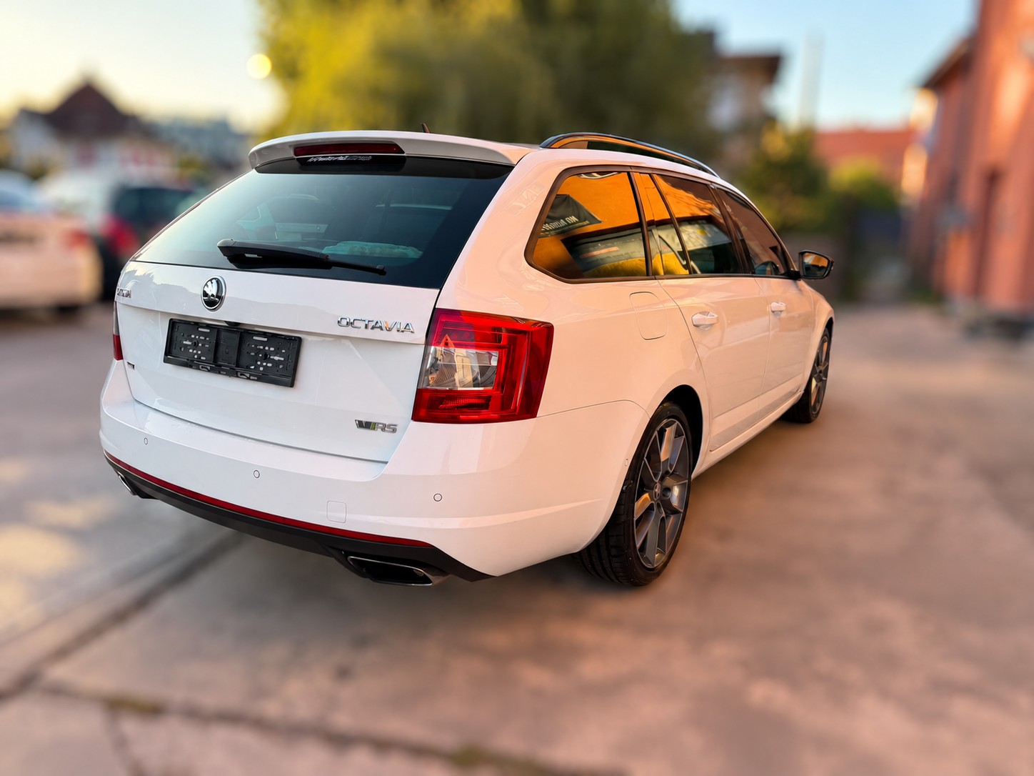 SKODA Octavia Combi 2.0 TSI RS DSG-image-4