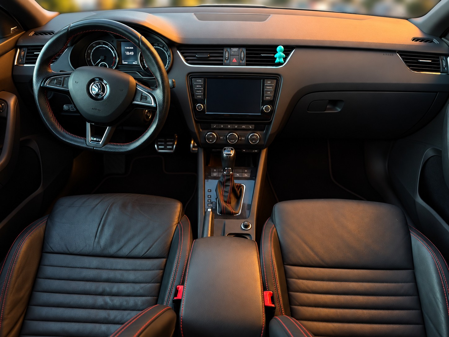 SKODA Octavia Combi 2.0 TSI RS DSG-image-7