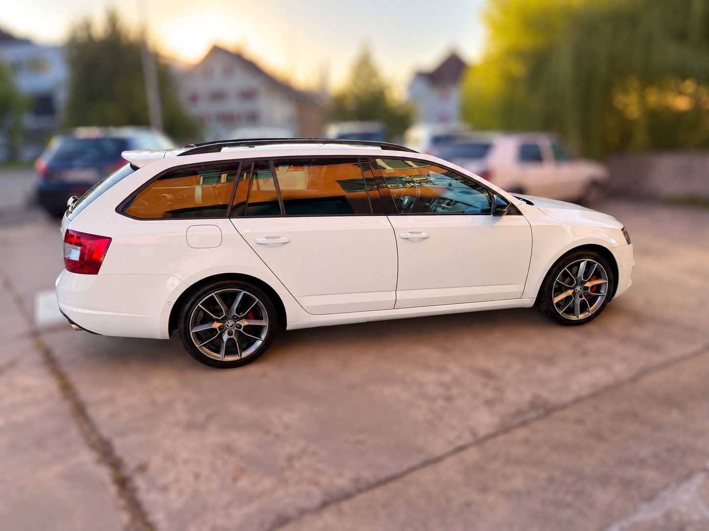 SKODA Octavia Combi 2.0 TSI RS DSG-image-5