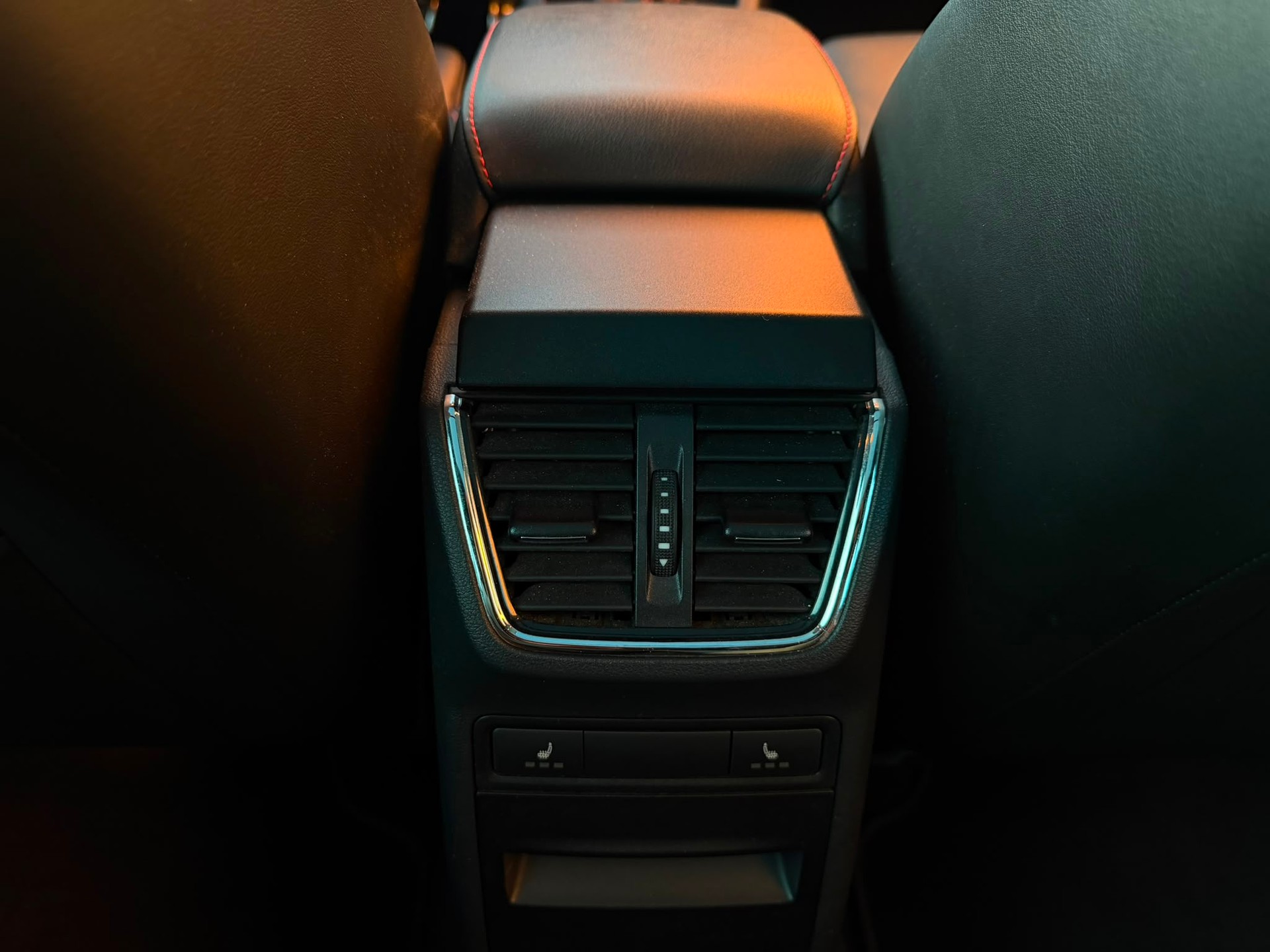 SKODA Octavia Combi 2.0 TSI RS DSG-image-11