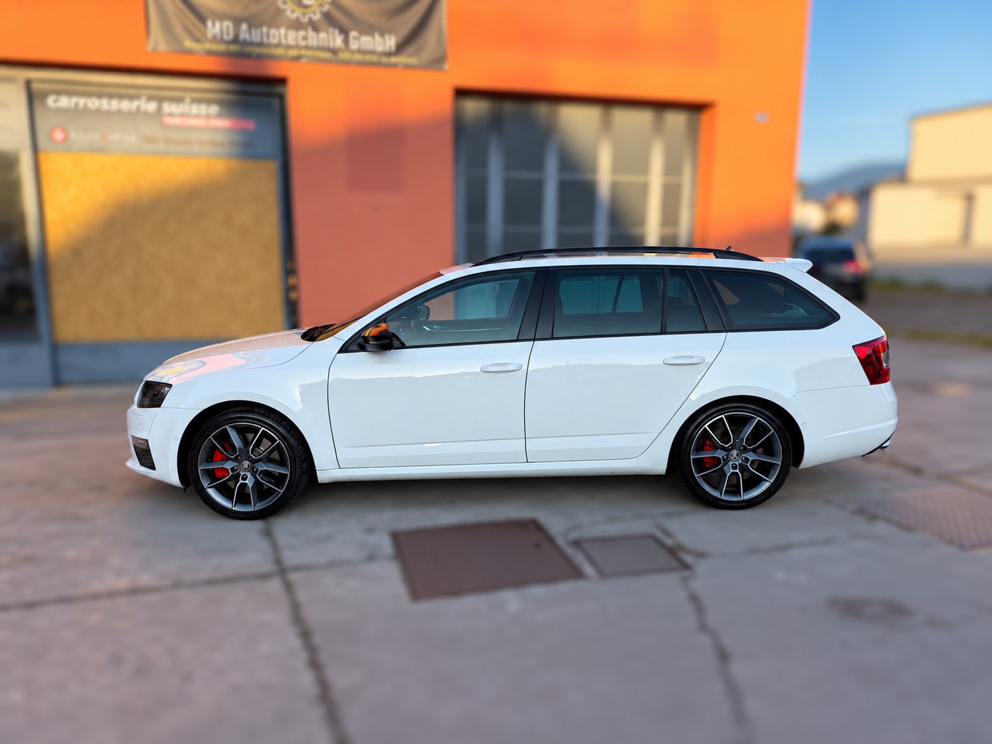 SKODA Octavia Combi 2.0 TSI RS DSG-image-1