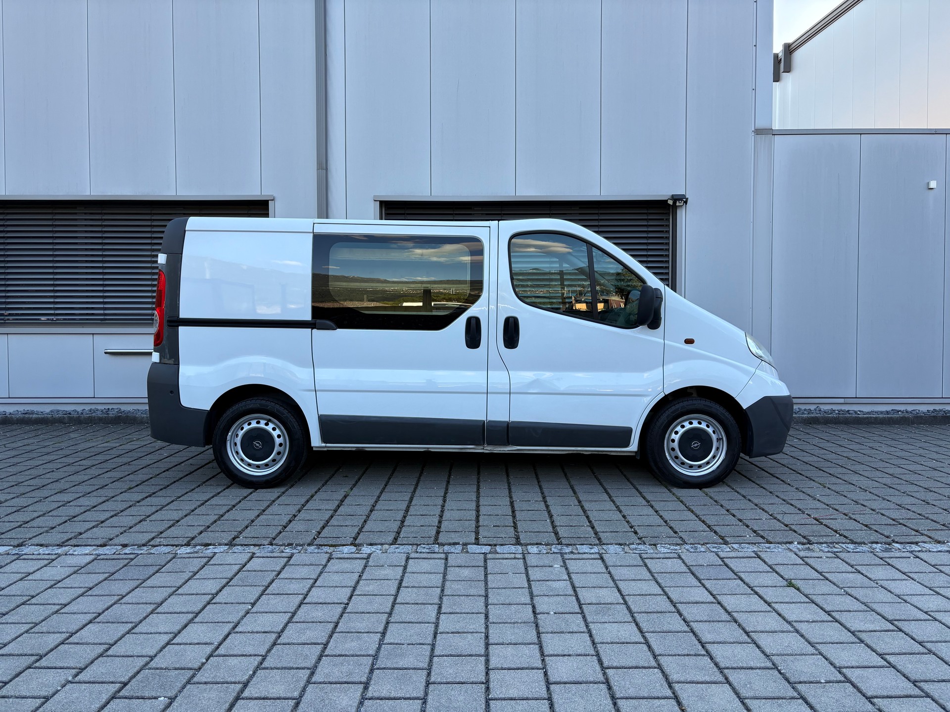 OPEL Vivaro 2.0 CDTI 2.7t L1H1-image-13