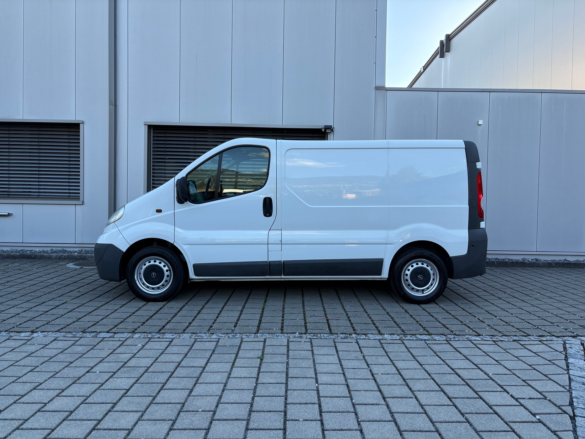 OPEL Vivaro 2.0 CDTI 2.7t L1H1-image-12