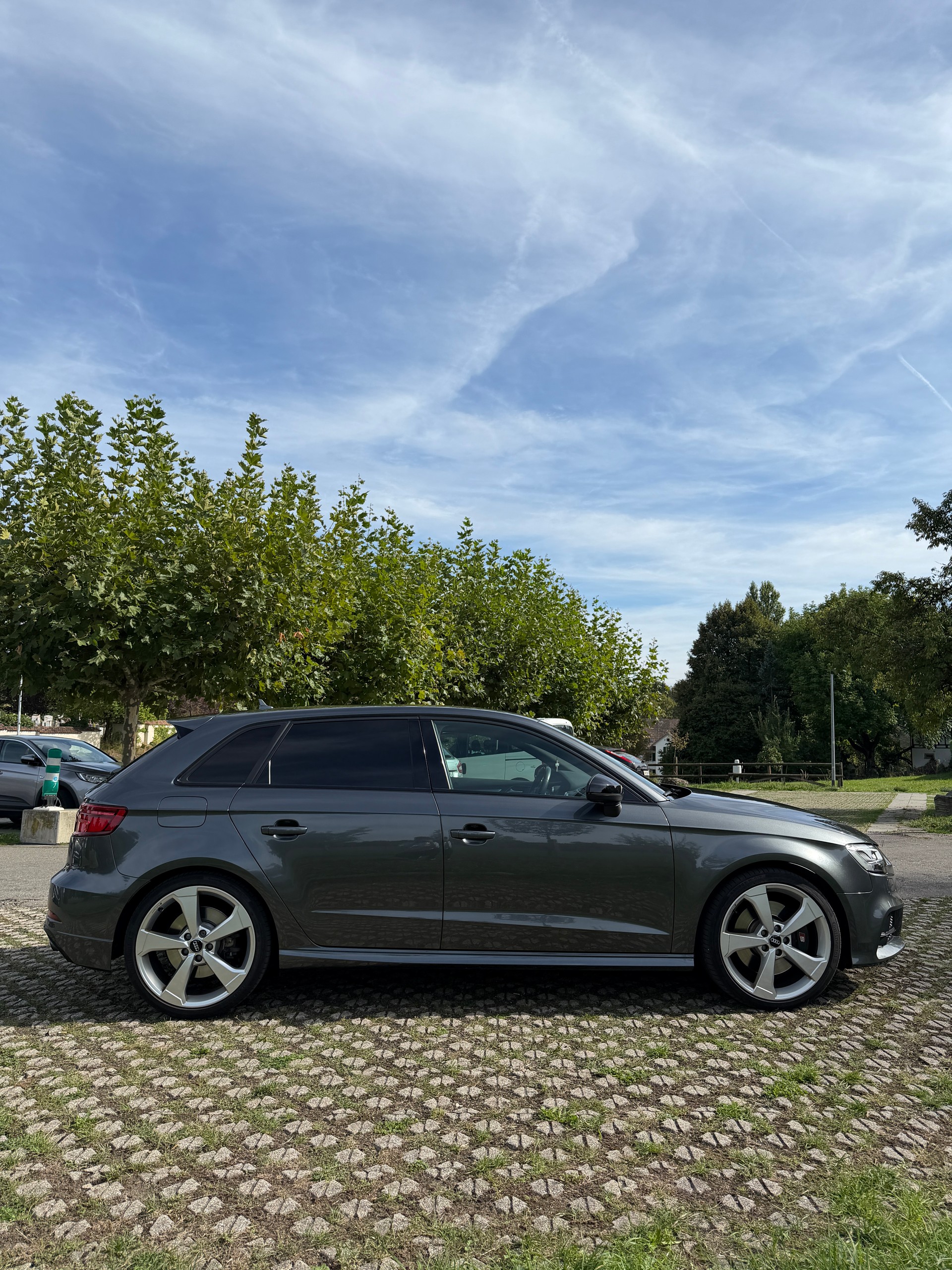 AUDI S3 2.0 T FSI quattro S-Tronic-image-2