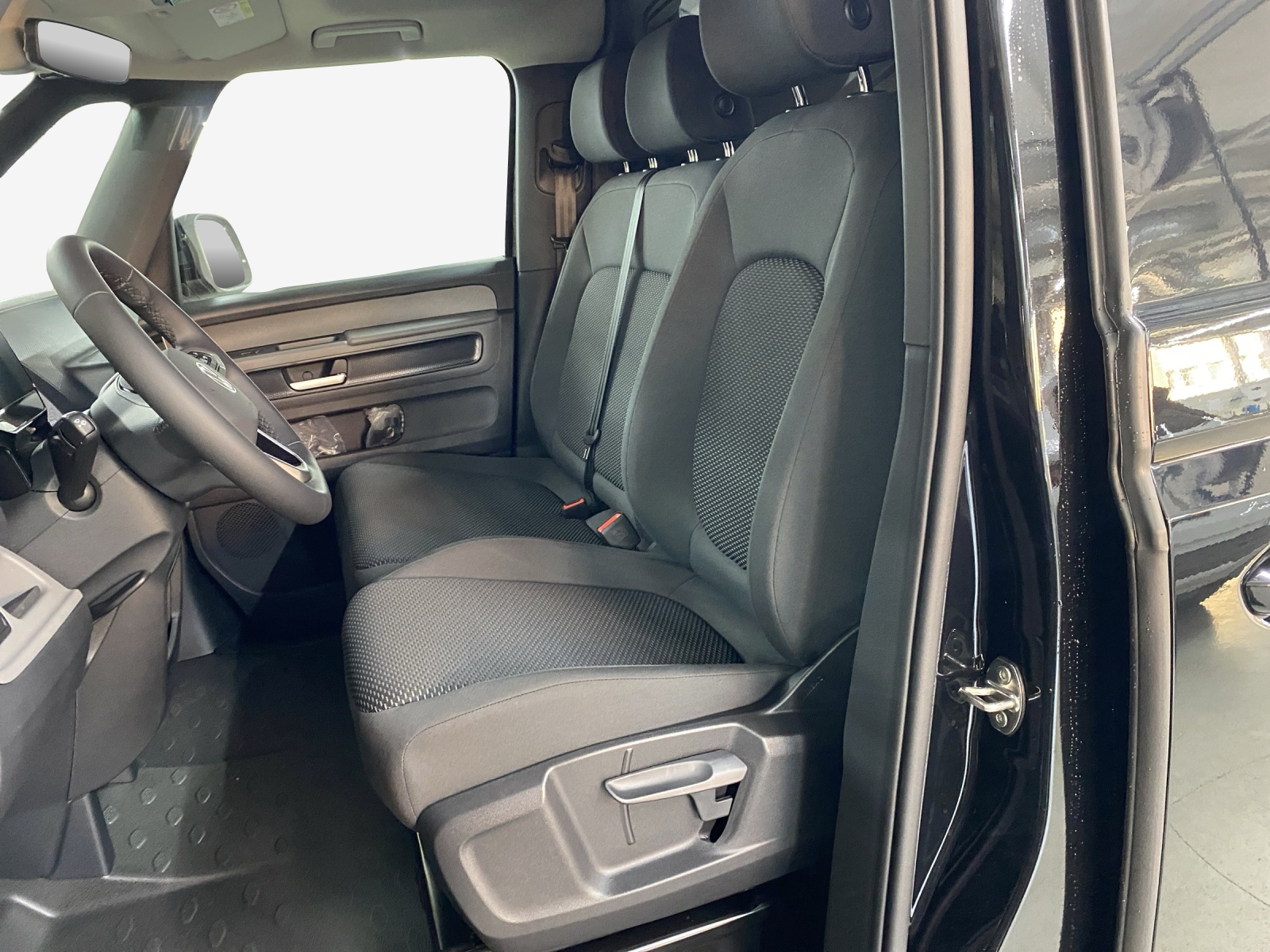 VW ID. Buzz Cargo Pro 4Motion-image-7