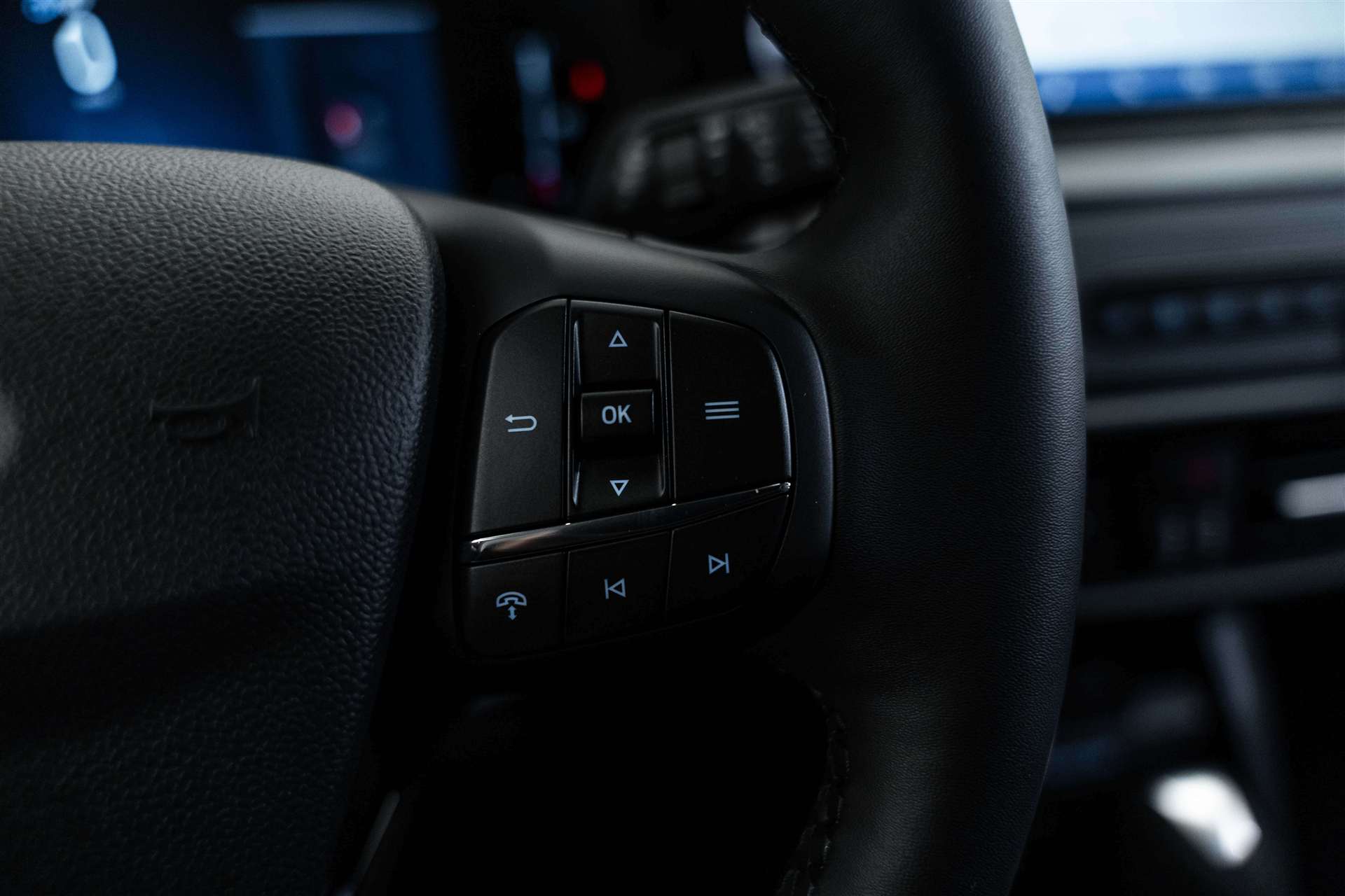 FORD Tourneo Courier 1.0 EcoBoost Titanium Automat-image-16