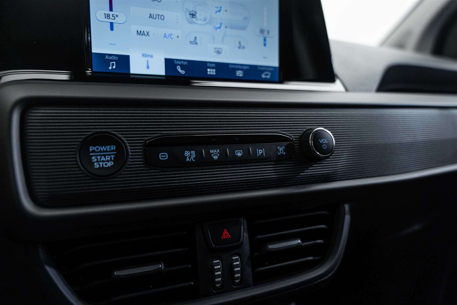 FORD Tourneo Courier 1.0 EcoBoost Titanium Automat-image-24
