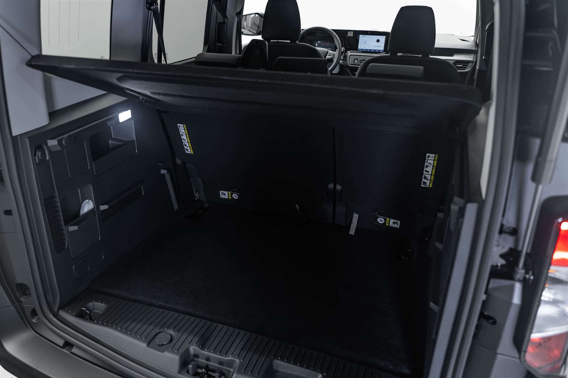 FORD Tourneo Courier 1.0 EcoBoost Titanium Automat-image-4