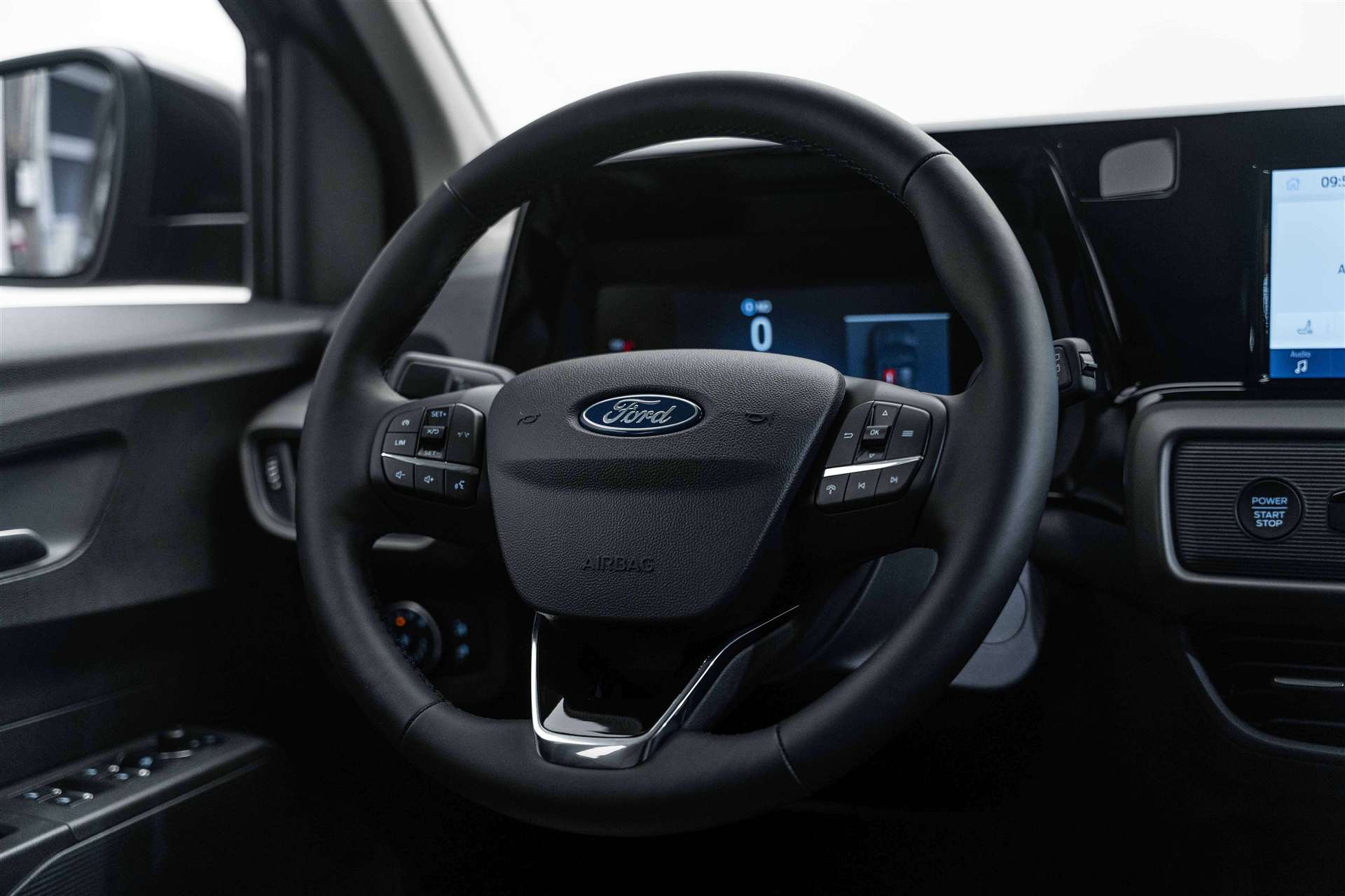 FORD Tourneo Courier 1.0 EcoBoost Titanium Automat-image-10