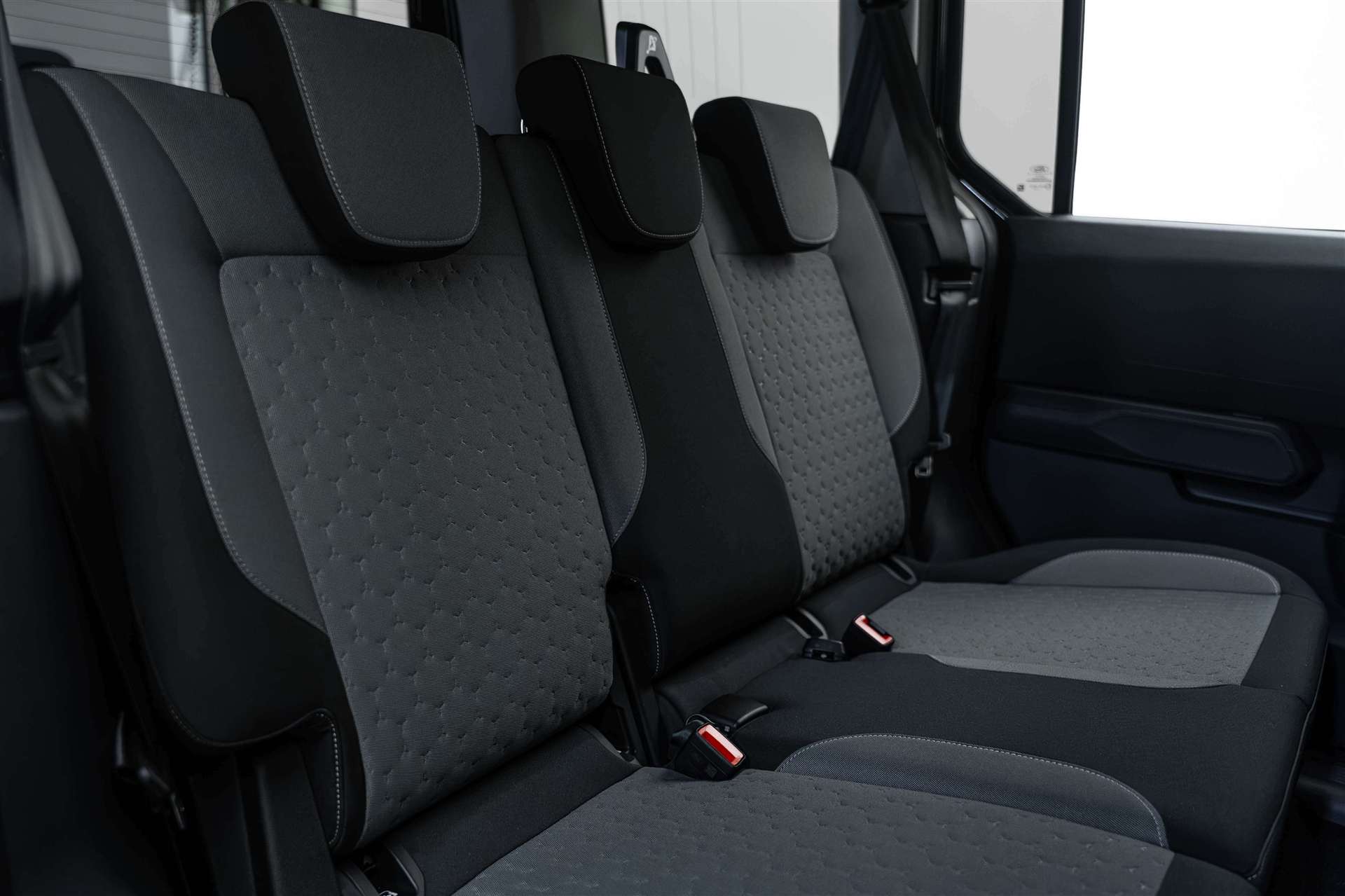 FORD Tourneo Courier 1.0 EcoBoost Titanium Automat-image-14