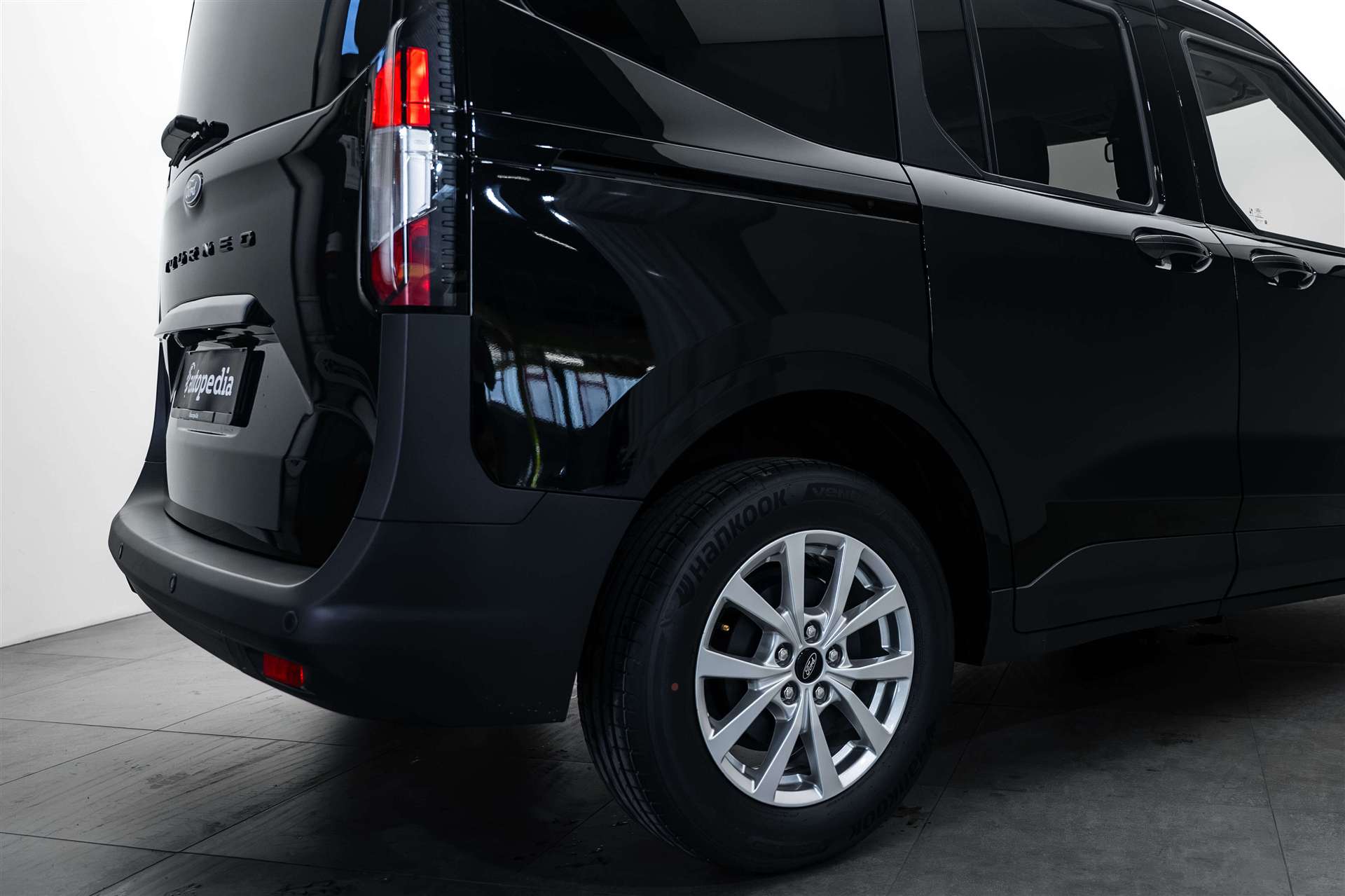 FORD Tourneo Courier 1.0 EcoBoost Titanium Automat-image-3