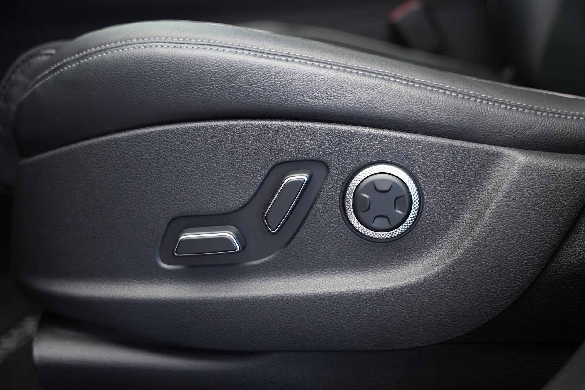 GENESIS GV70 2.5 TGDI Premium AT8 AWD-image-23
