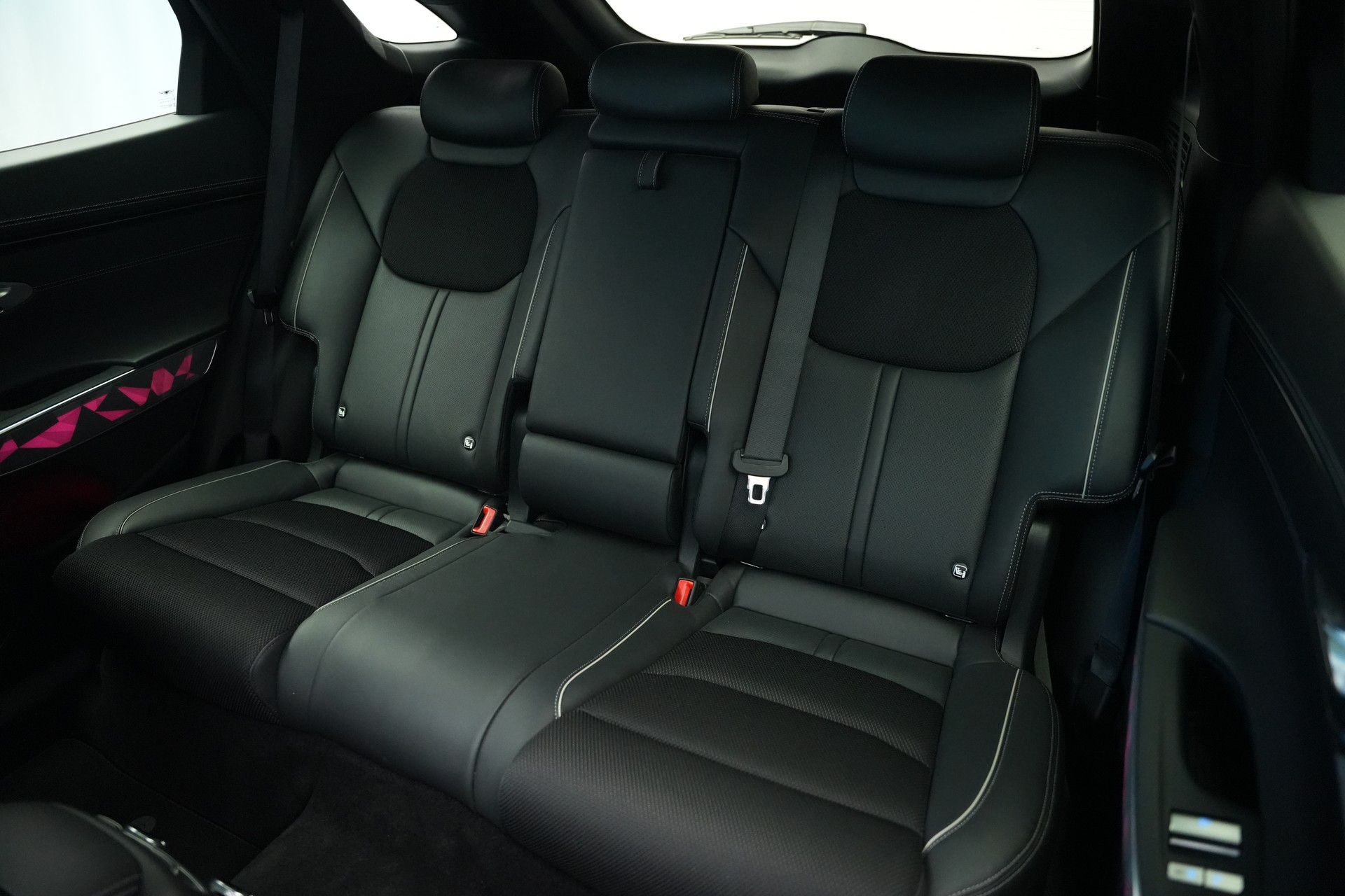 GENESIS GV70 2.5 TGDI Premium AT8 AWD-image-16