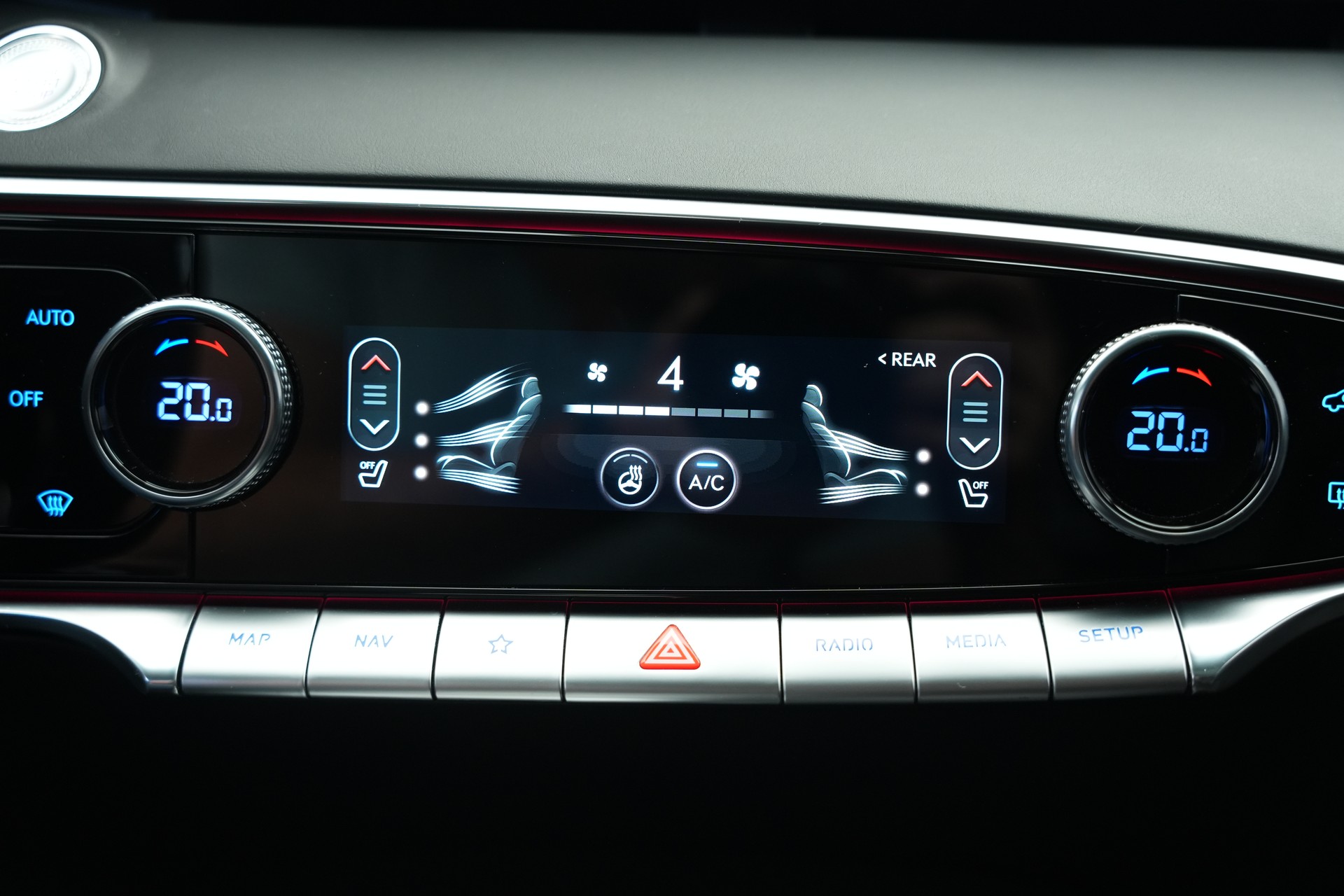 GENESIS GV70 2.5 TGDI Premium AT8 AWD-image-31