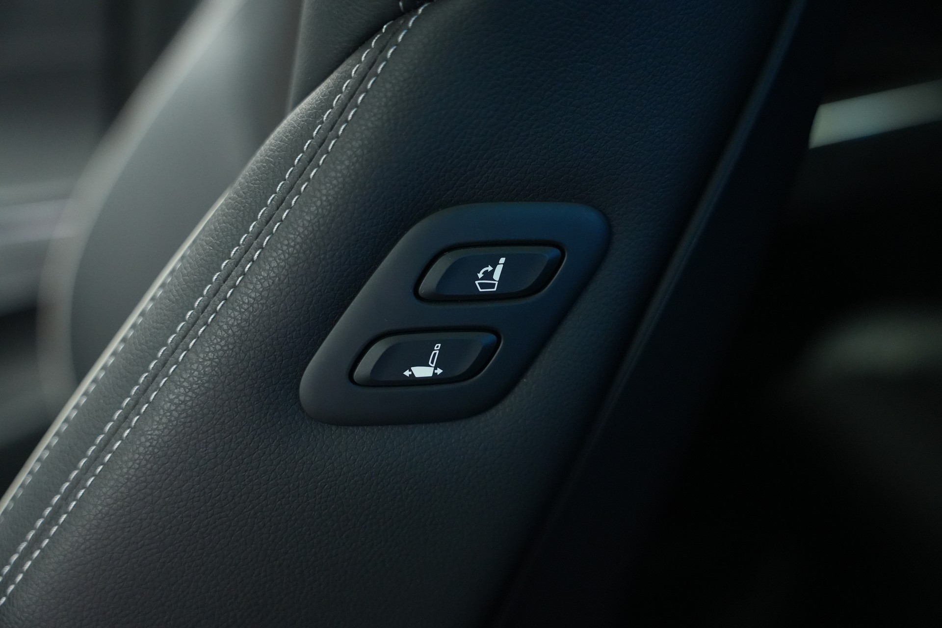 GENESIS GV70 2.5 TGDI Premium AT8 AWD-image-28