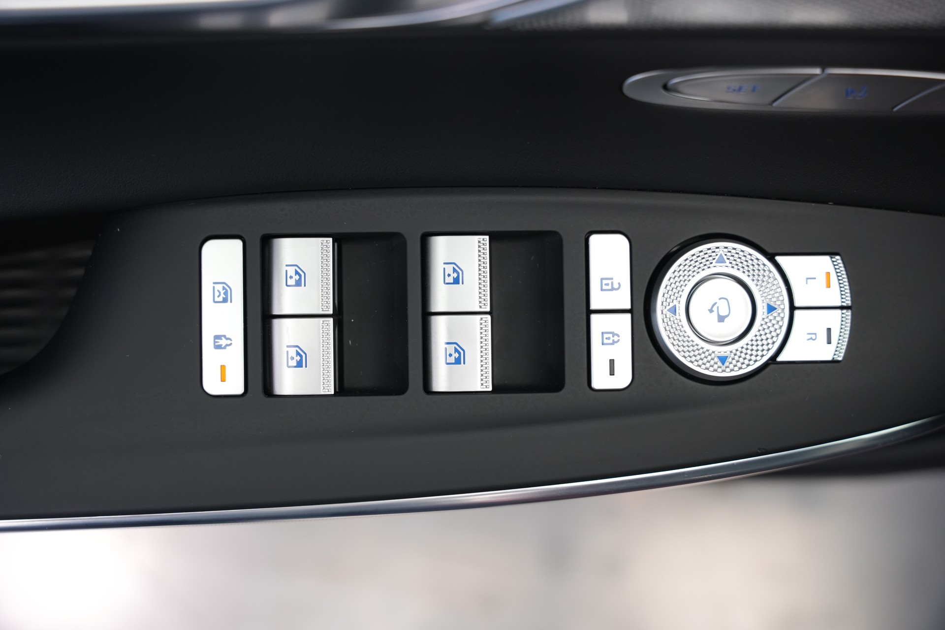 GENESIS GV70 2.5 TGDI Premium AT8 AWD-image-21