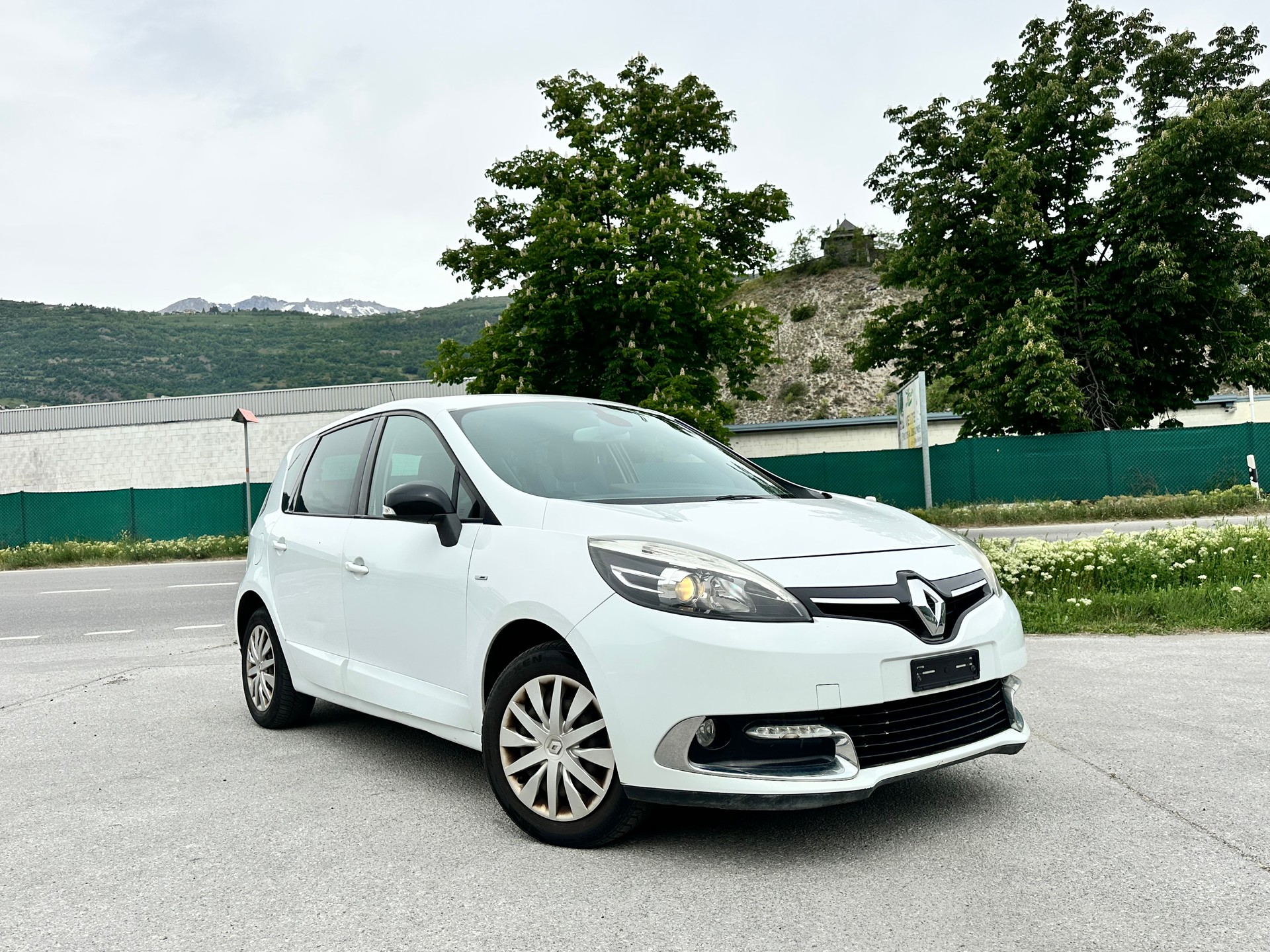 RENAULT Scénic 1.2 16V Turbo Bose Edition-image-0