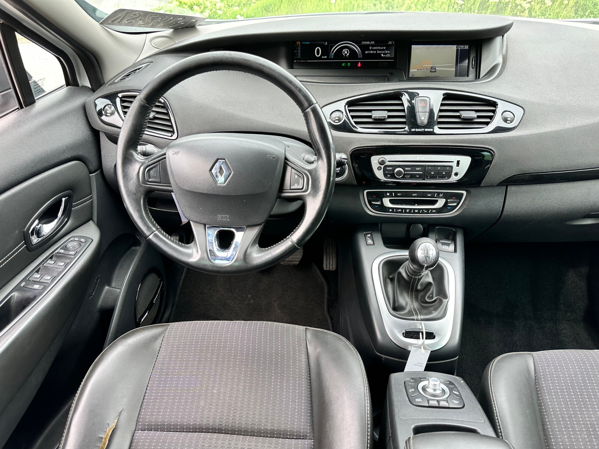 RENAULT Scénic 1.2 16V Turbo Bose Edition-image-12