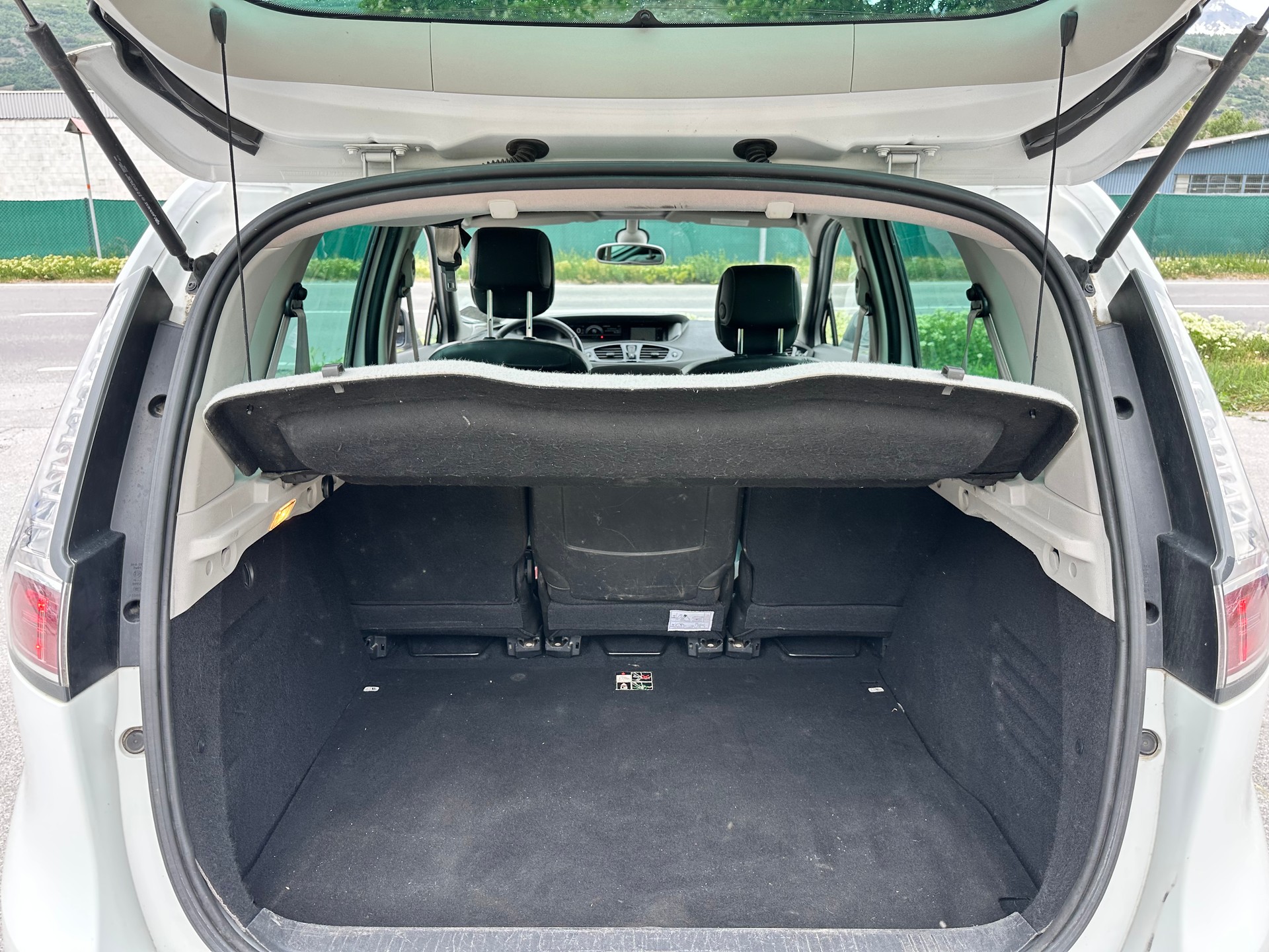 RENAULT Scénic 1.2 16V Turbo Bose Edition-image-15