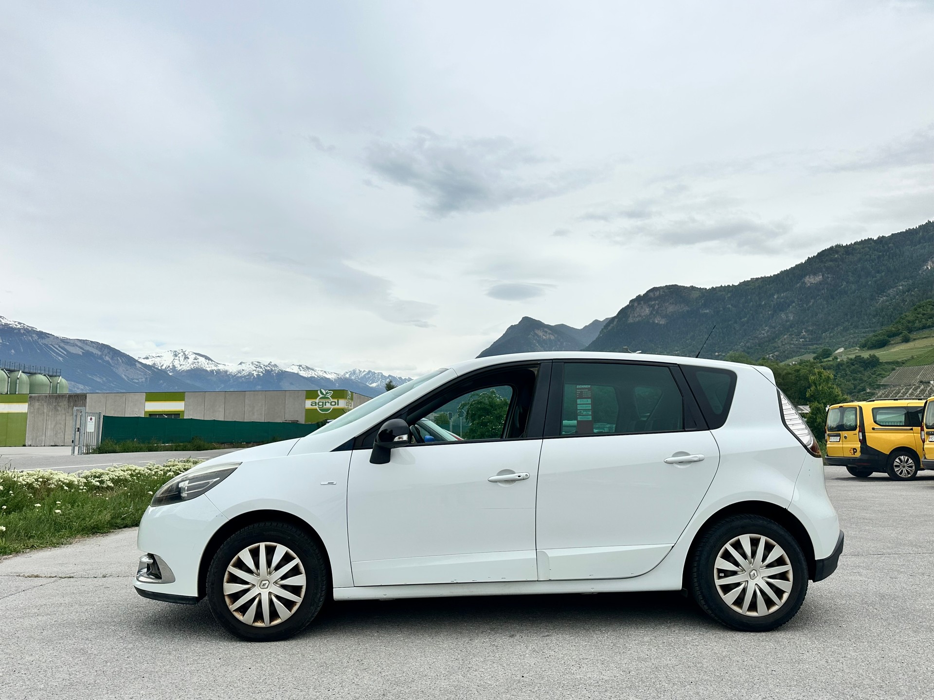 RENAULT Scénic 1.2 16V Turbo Bose Edition-image-3