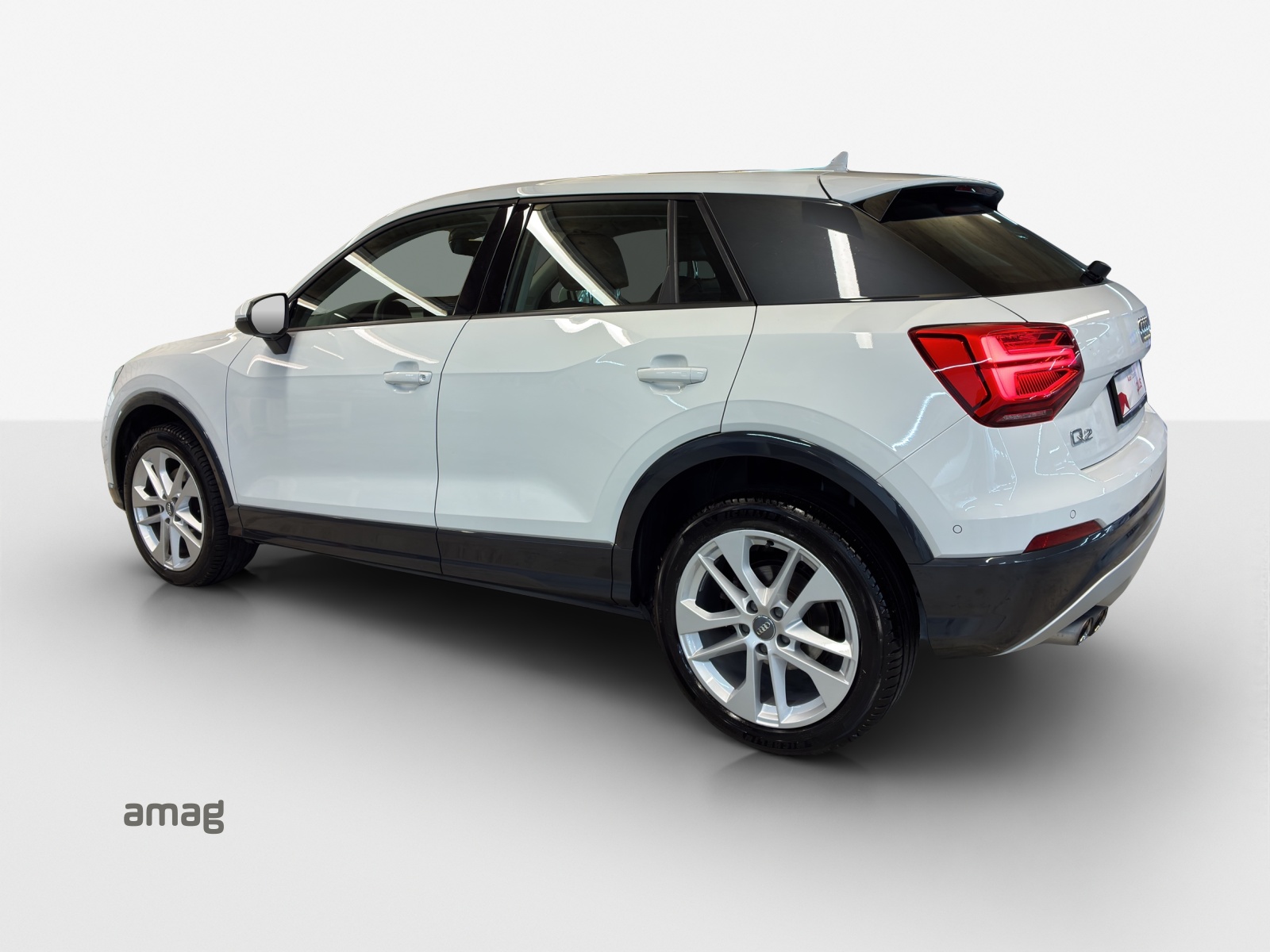 AUDI Q2 2.0 TFSI design quattro S-tronic-image-2