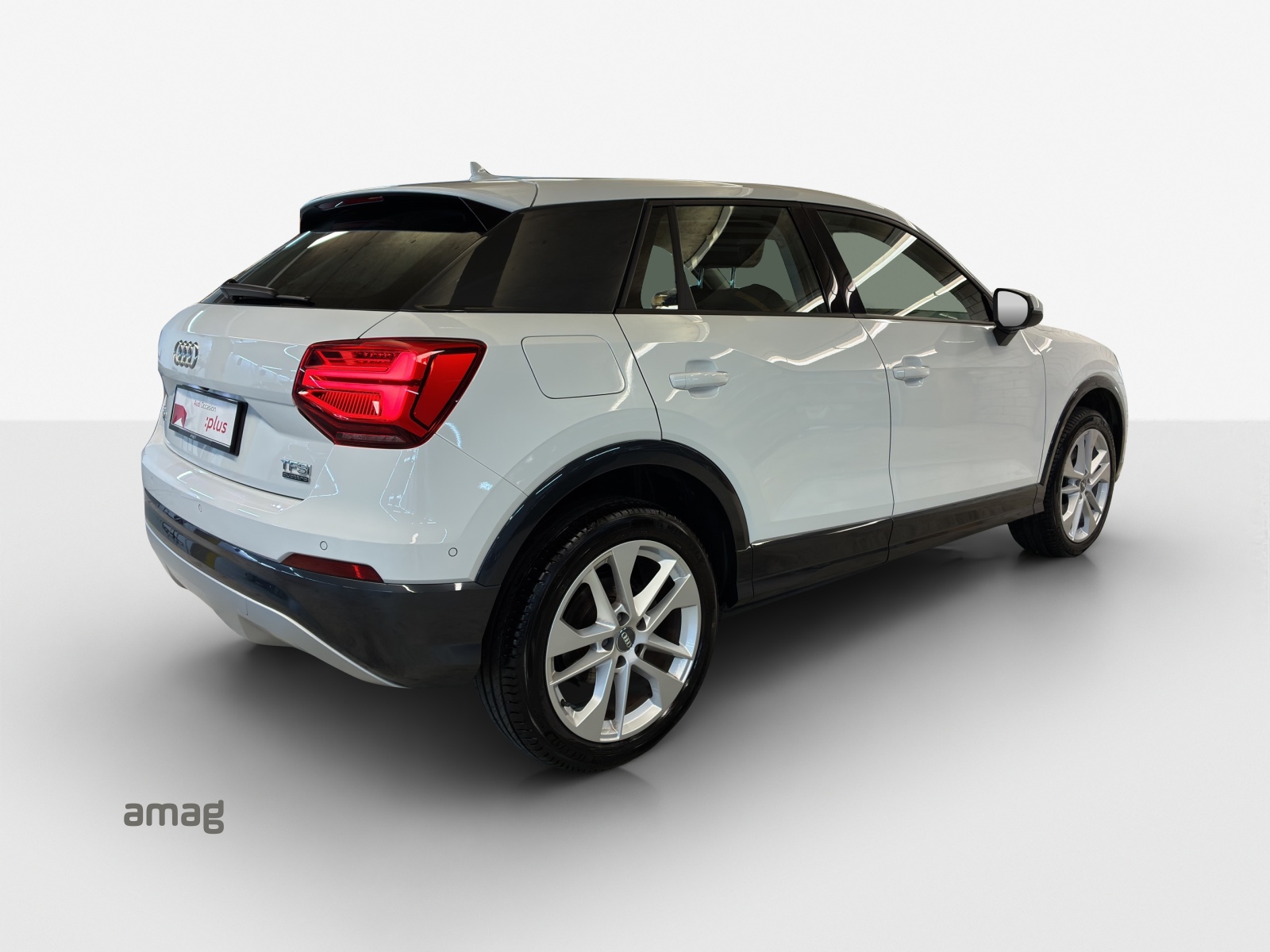 AUDI Q2 2.0 TFSI design quattro S-tronic-image-4