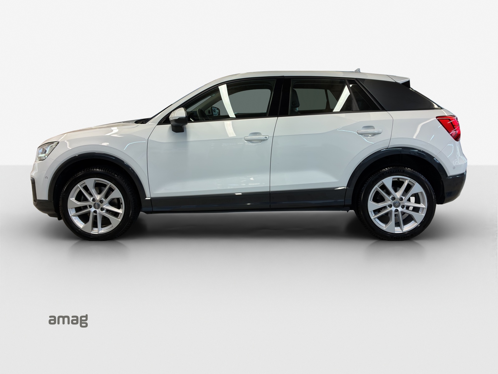 AUDI Q2 2.0 TFSI design quattro S-tronic-image-1