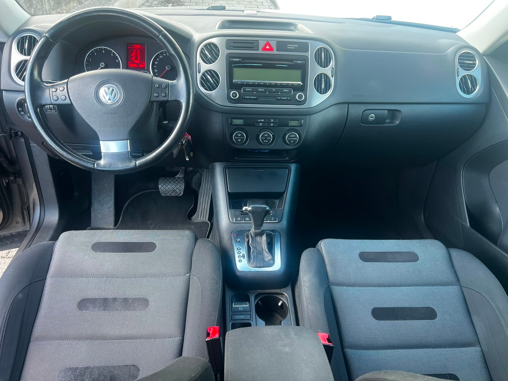 VW Tiguan 2.0 TSI Sport&Style Tiptronic-image-10
