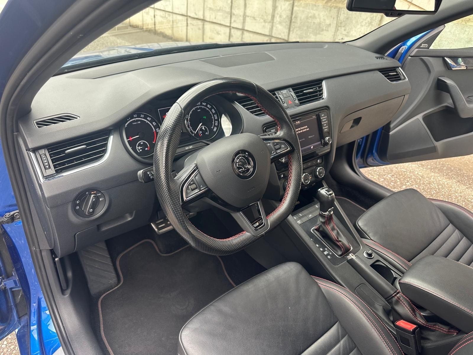 SKODA Octavia Combi 2.0 TDI RS 4x4 DSG-image-8